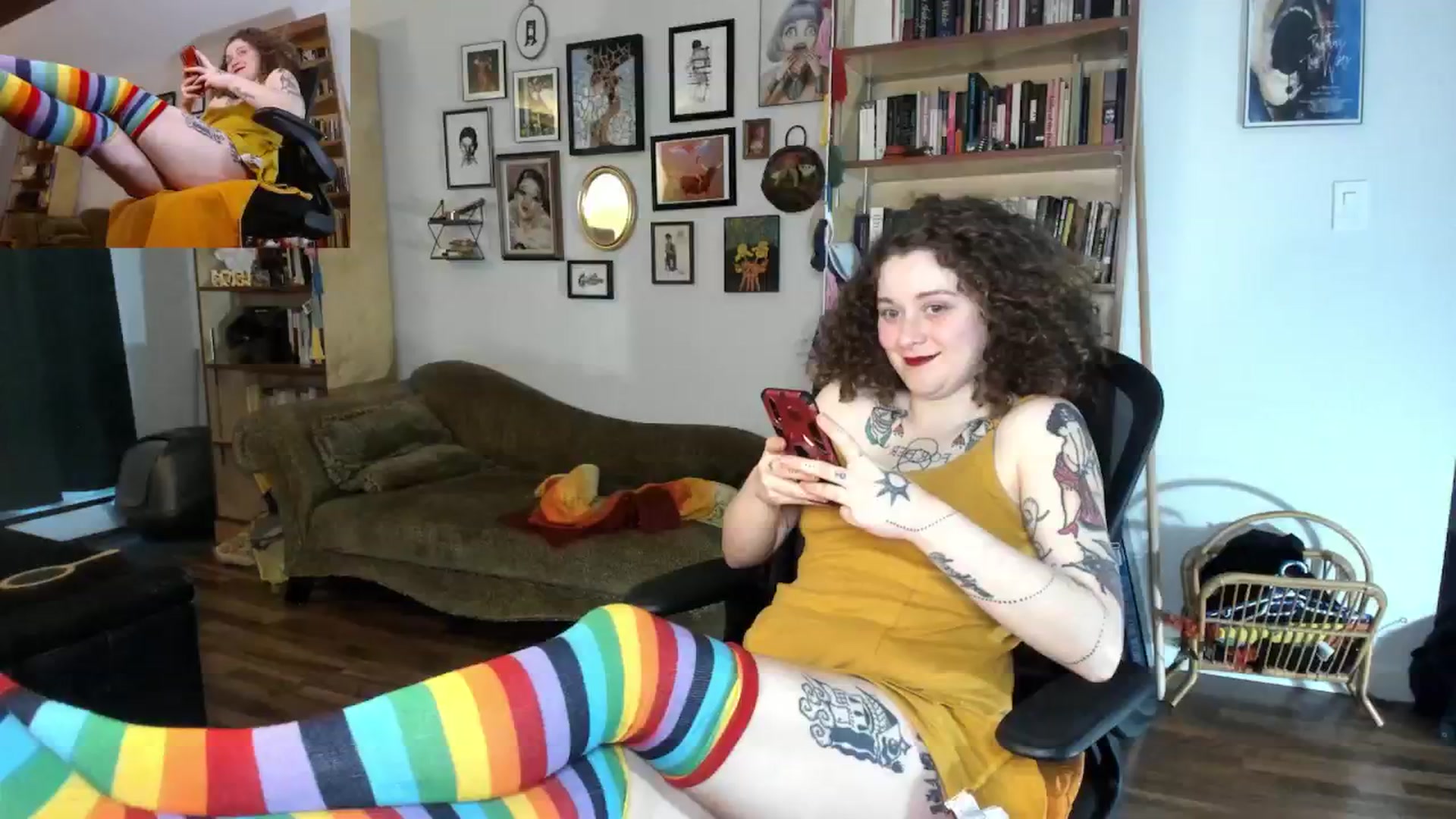 Gallery image thumbnail from PeachyQueen_'s myfreecams stream on, 11/22/2024, 22:37 image 8 of 20