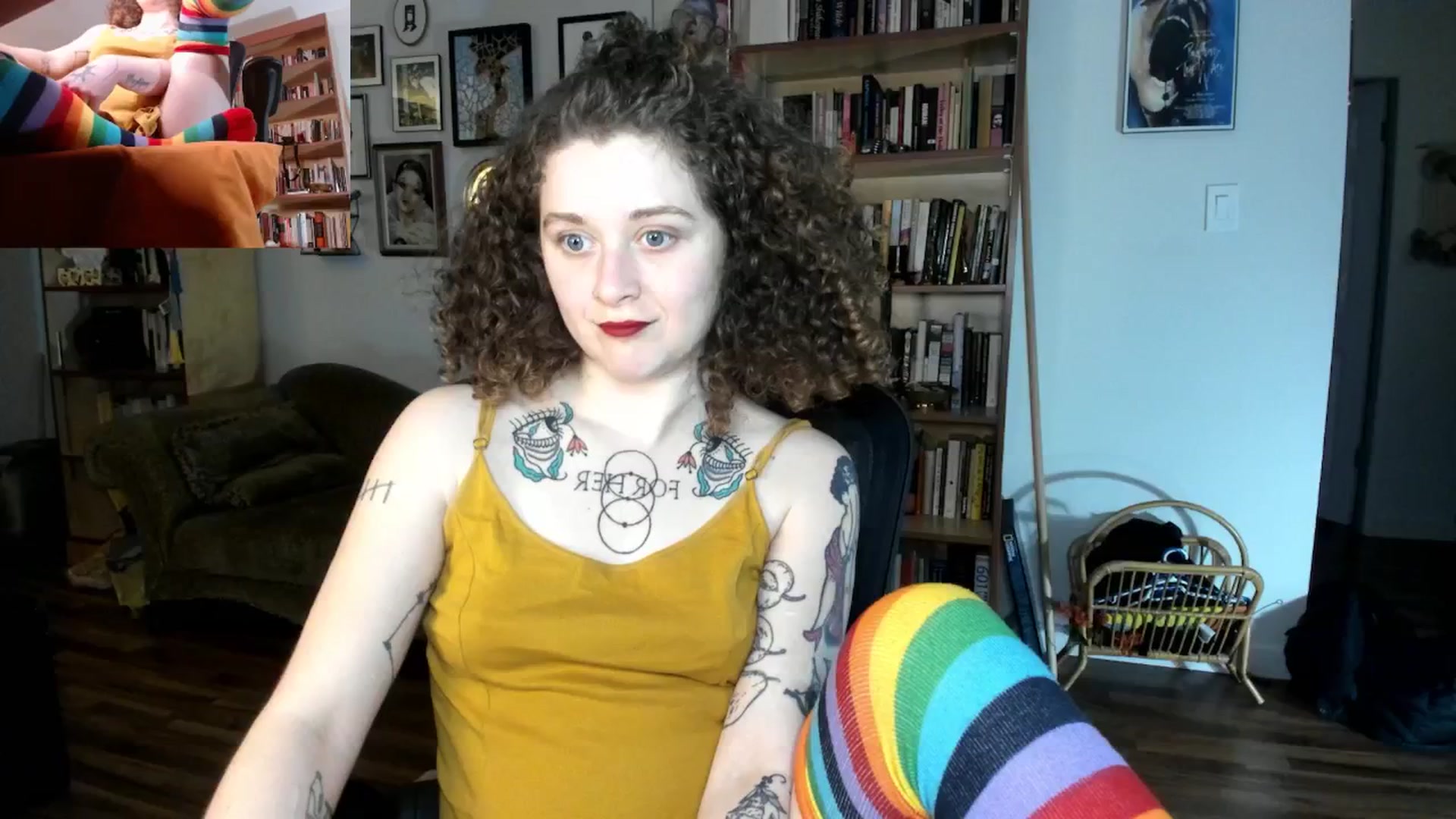 Gallery image thumbnail from PeachyQueen_'s myfreecams stream on, 11/22/2024, 22:37 image 10 of 20