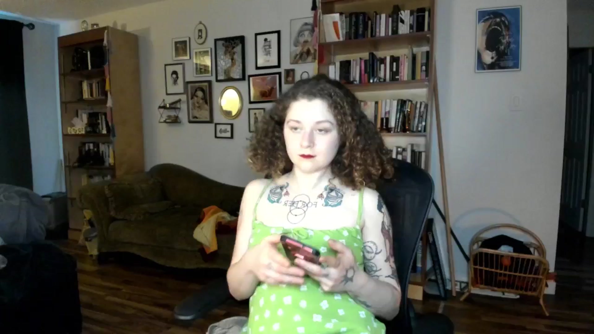 Gallery image thumbnail from PeachyQueen_'s myfreecams stream on, 11/27/2024, 22:19 image 12 of 20