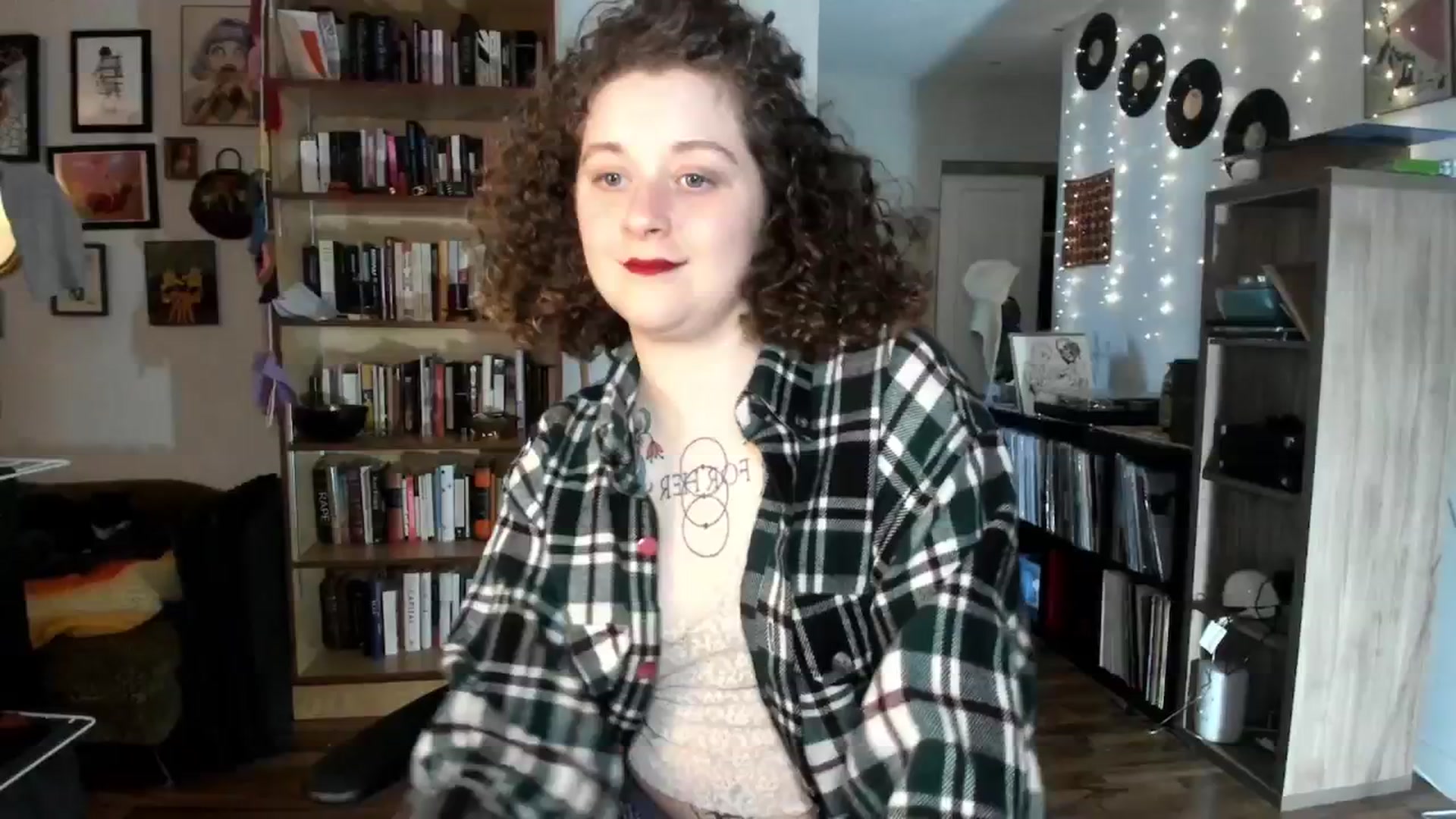 Gallery image thumbnail from PeachyQueen_'s myfreecams stream on, 12/02/2024, 21:33 image 3 of 20