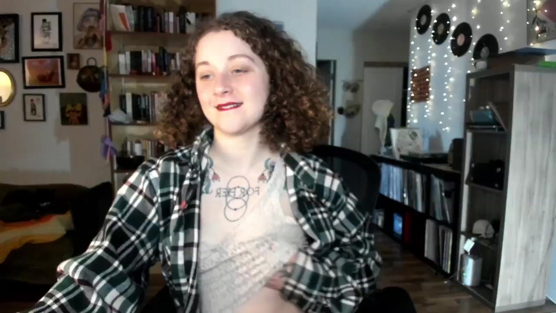 Gallery image thumbnail from PeachyQueen_'s myfreecams stream on, 12/02/2024, 21:33 image 5 of 20