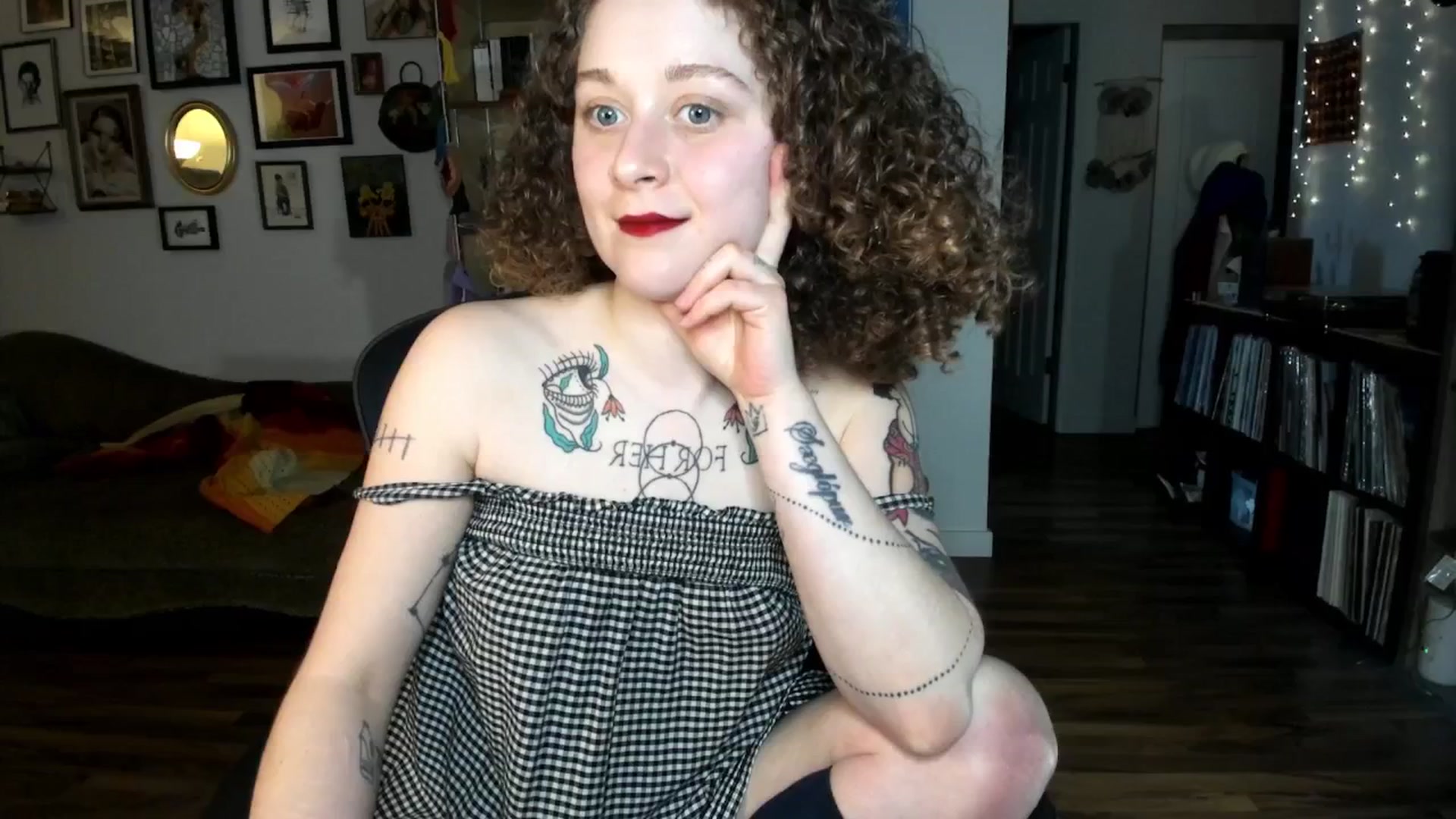 Gallery image thumbnail from PeachyQueen_'s myfreecams stream on, 12/06/2024, 22:05 image 8 of 20