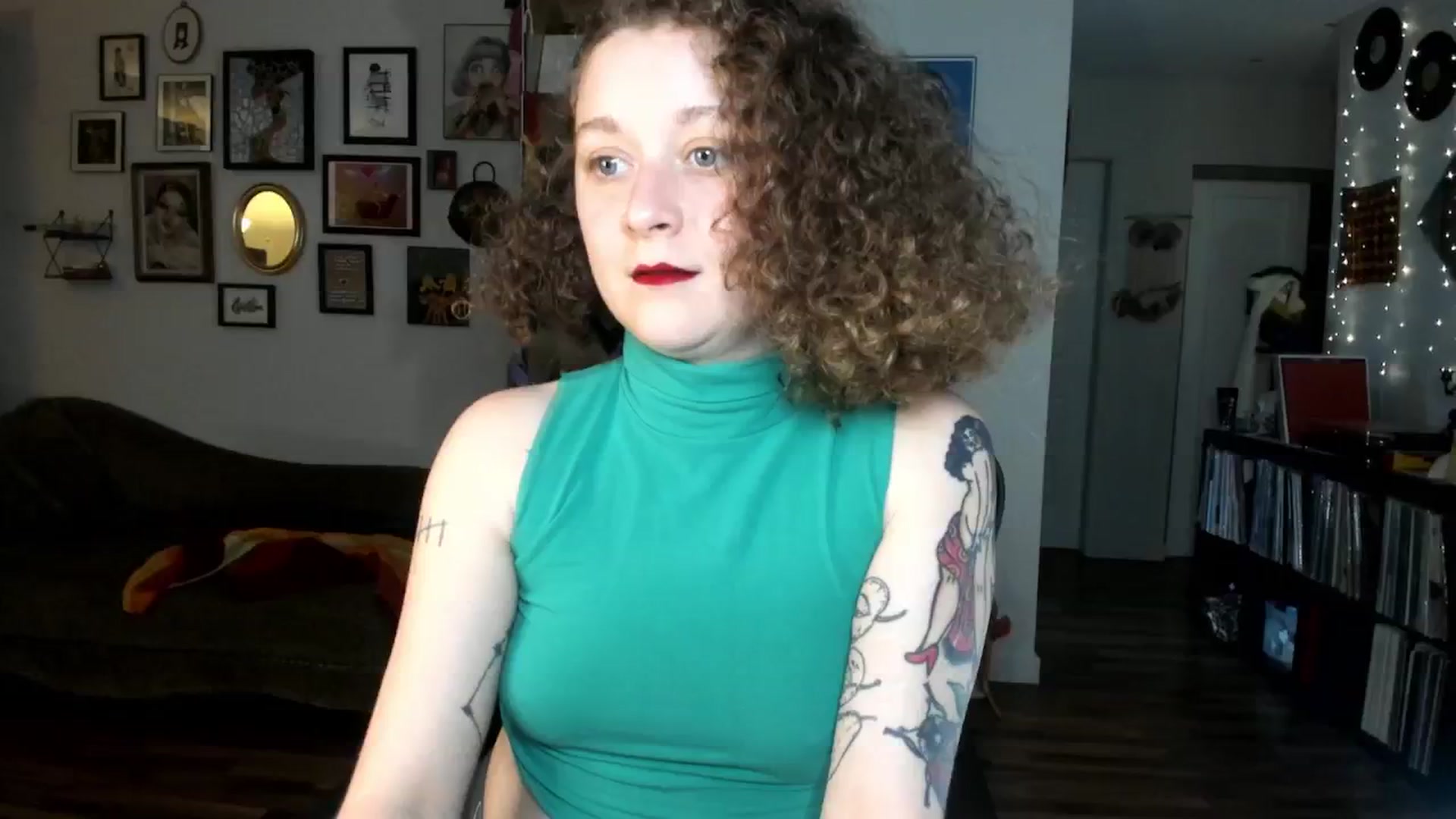 Gallery image thumbnail from PeachyQueen_'s myfreecams stream on, 12/27/2024, 19:25 image 17 of 20