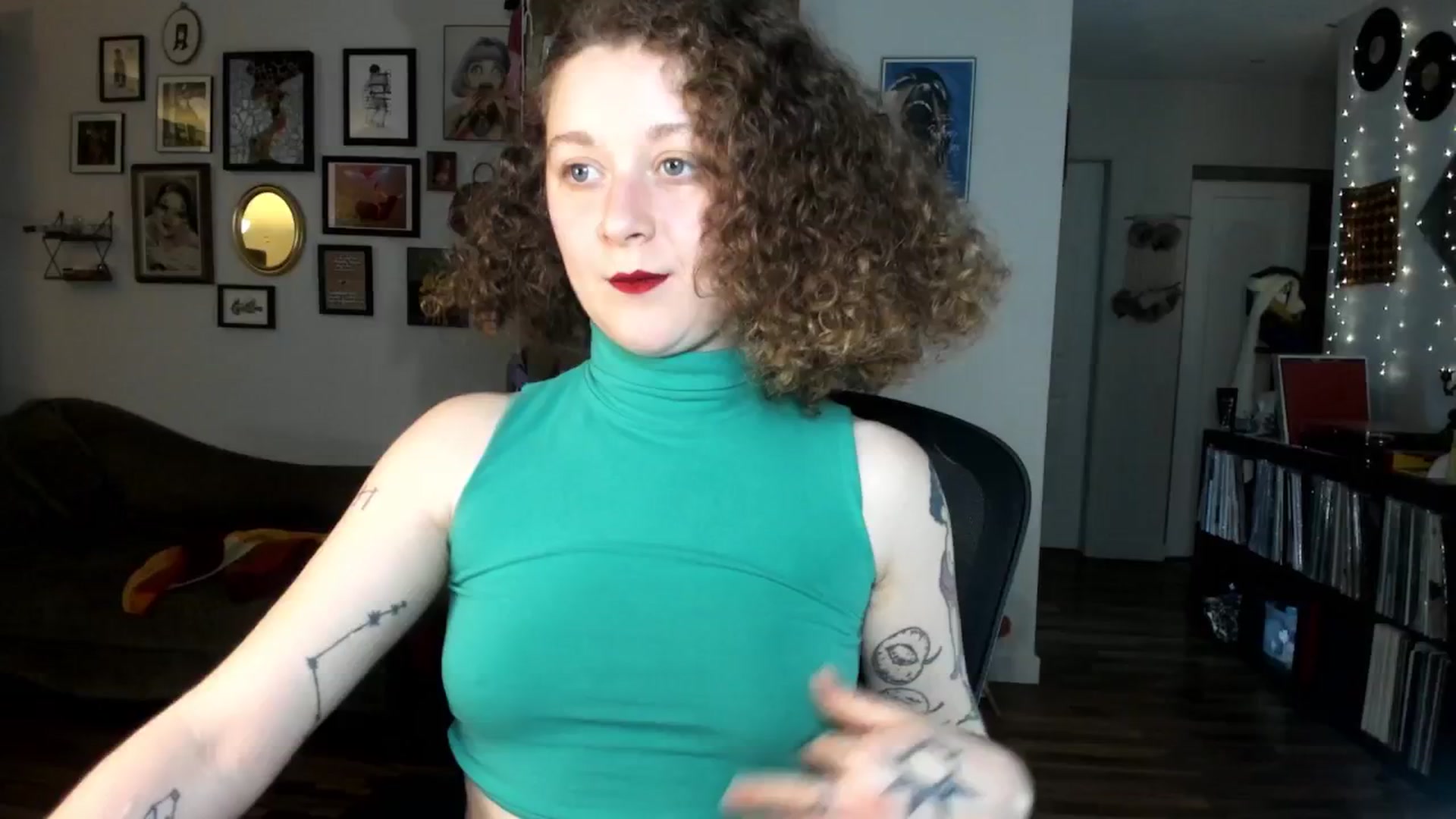 Gallery image thumbnail from PeachyQueen_'s myfreecams stream on, 12/27/2024, 19:25 image 14 of 20
