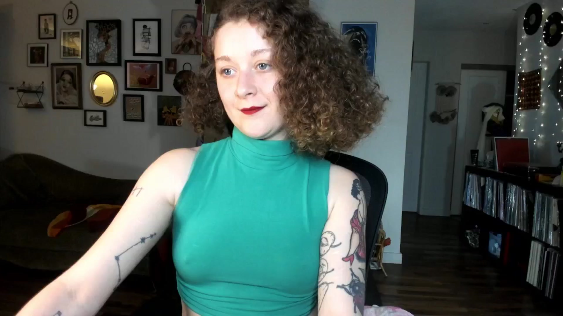 Gallery image thumbnail from PeachyQueen_'s myfreecams stream on, 12/27/2024, 19:25 image 6 of 20