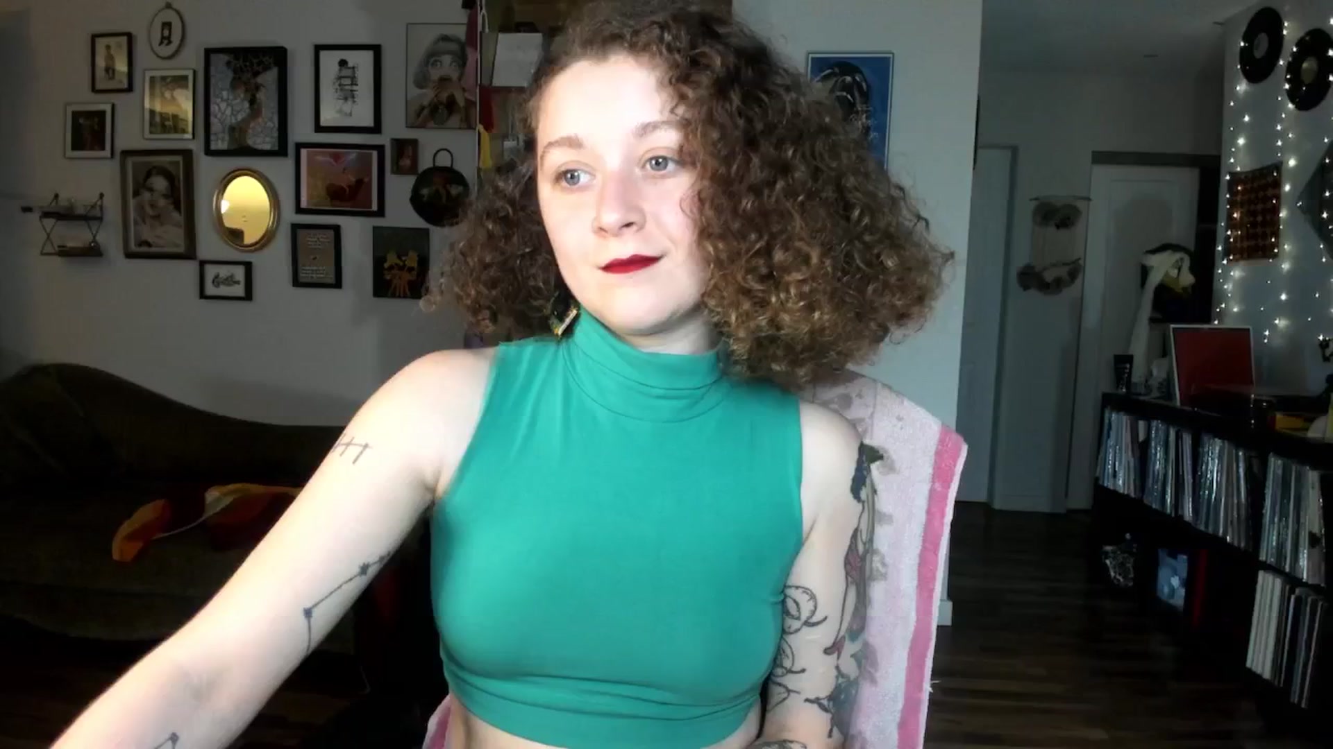 Gallery image thumbnail from PeachyQueen_'s myfreecams stream on, 12/27/2024, 19:25 image 4 of 20