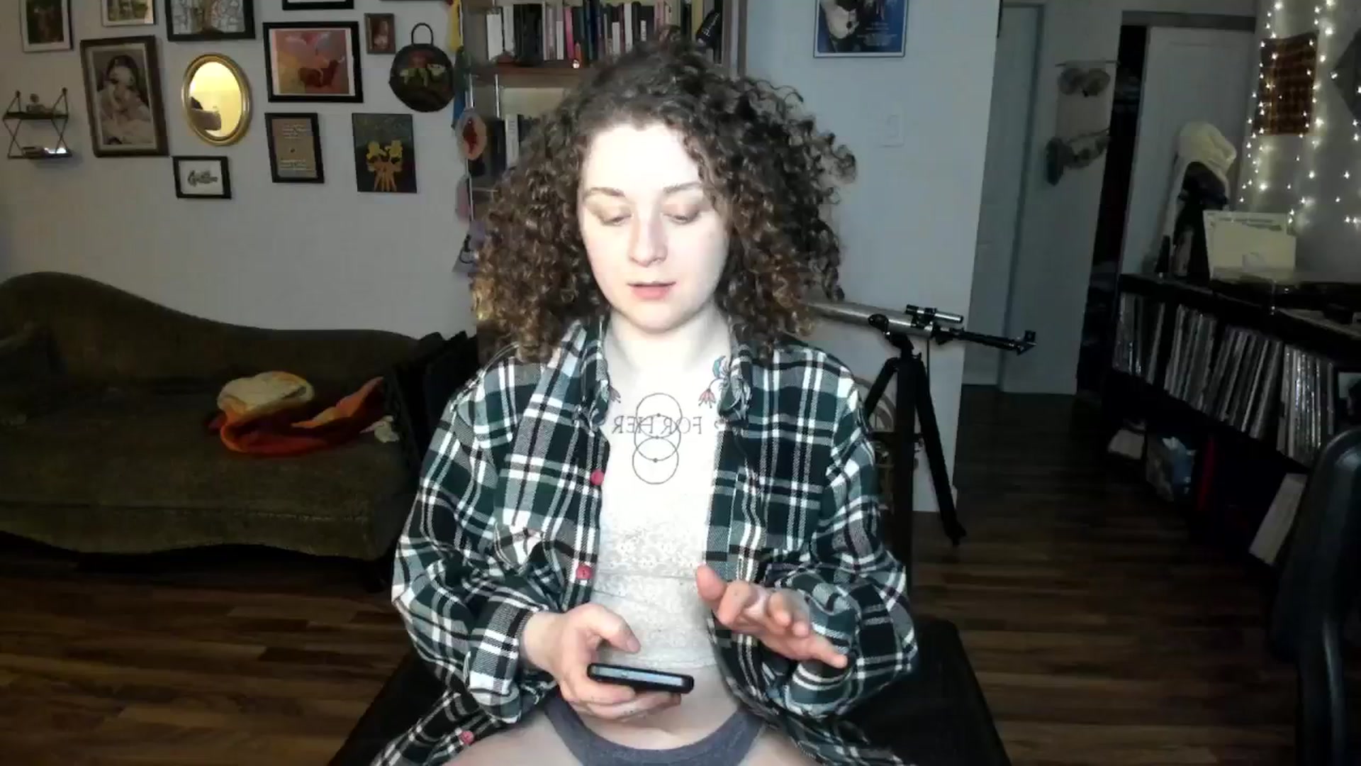 Gallery image thumbnail from PeachyQueen_'s myfreecams stream on, 01/06/2025, 20:45 image 1 of 20