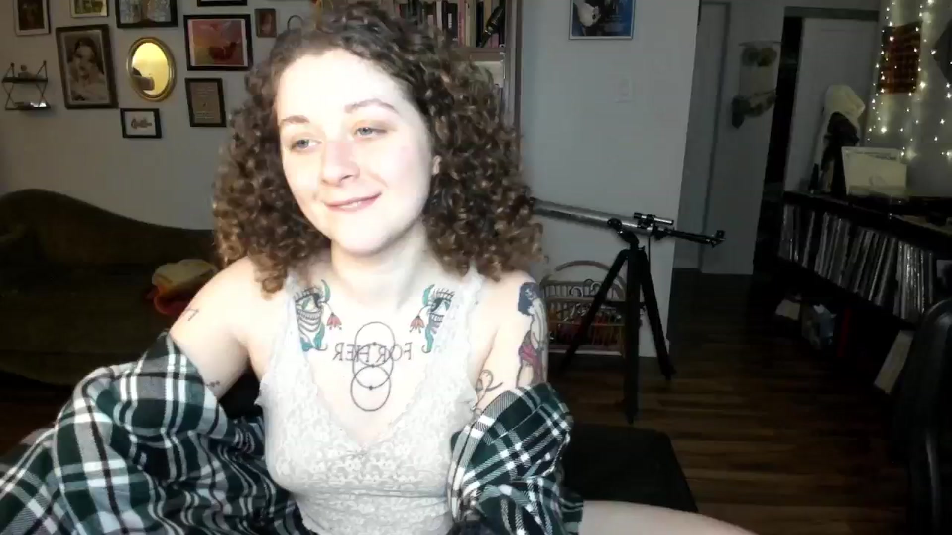 Gallery image thumbnail from PeachyQueen_'s myfreecams stream on, 01/06/2025, 20:45 image 7 of 20