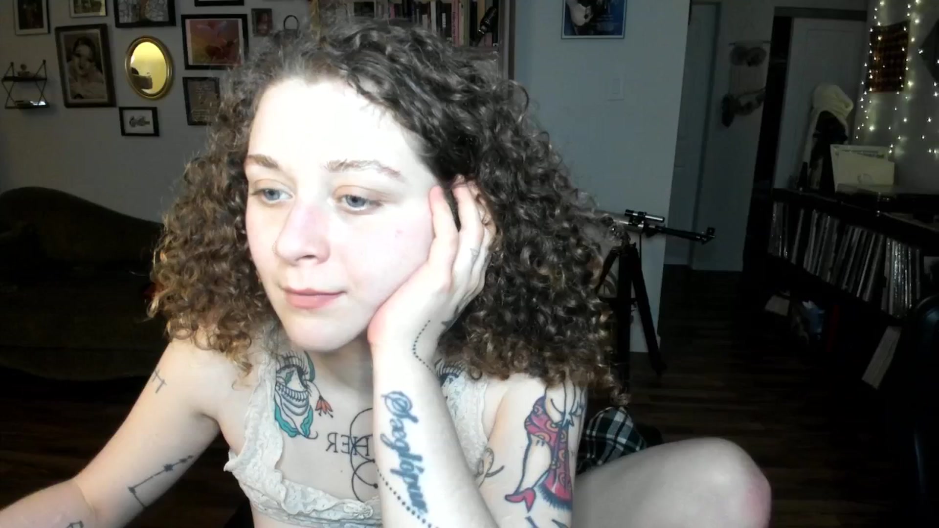 Gallery image thumbnail from PeachyQueen_'s myfreecams stream on, 01/06/2025, 20:45 image 20 of 20
