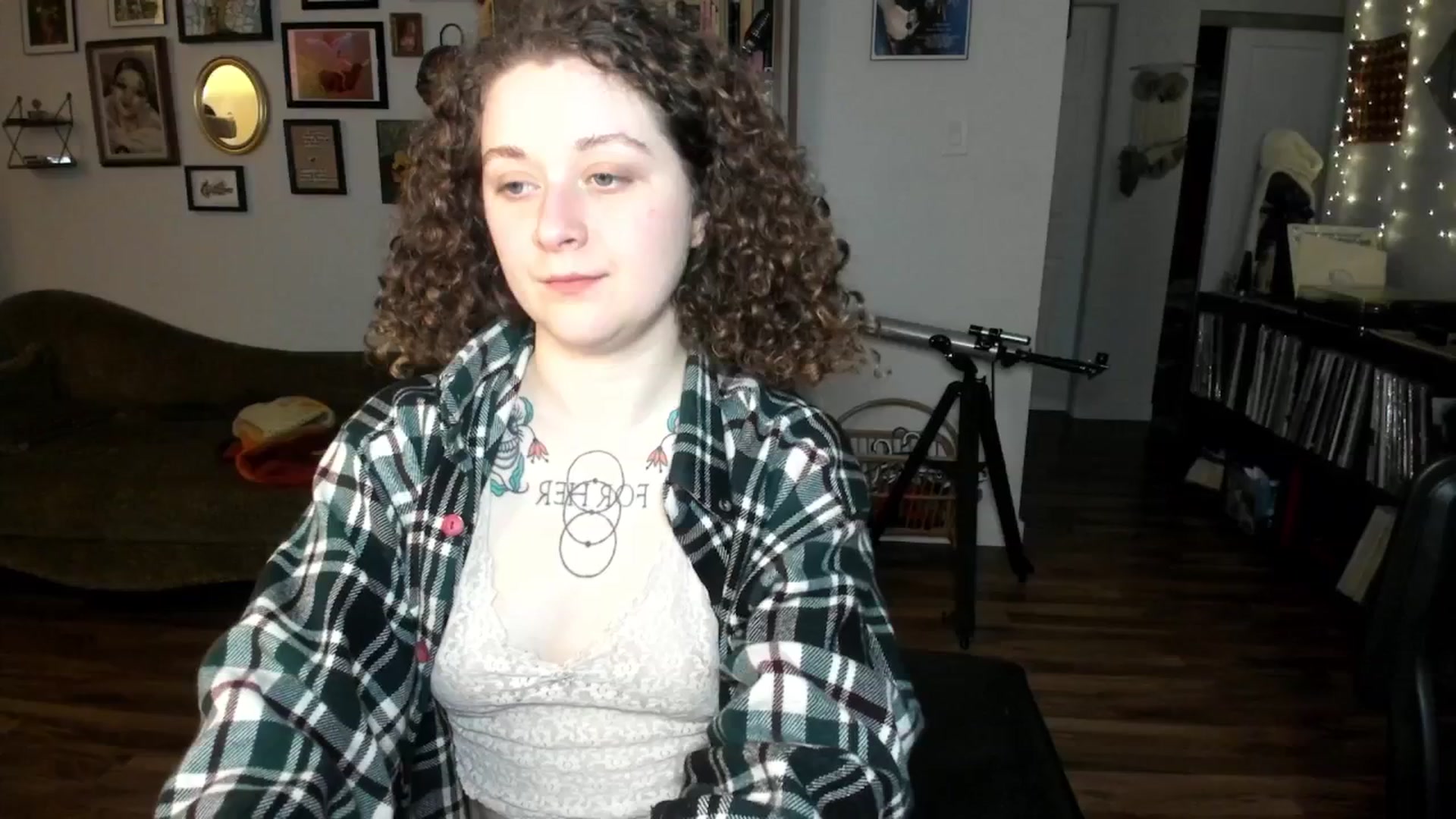 Gallery image thumbnail from PeachyQueen_'s myfreecams stream on, 01/06/2025, 20:45 image 11 of 20