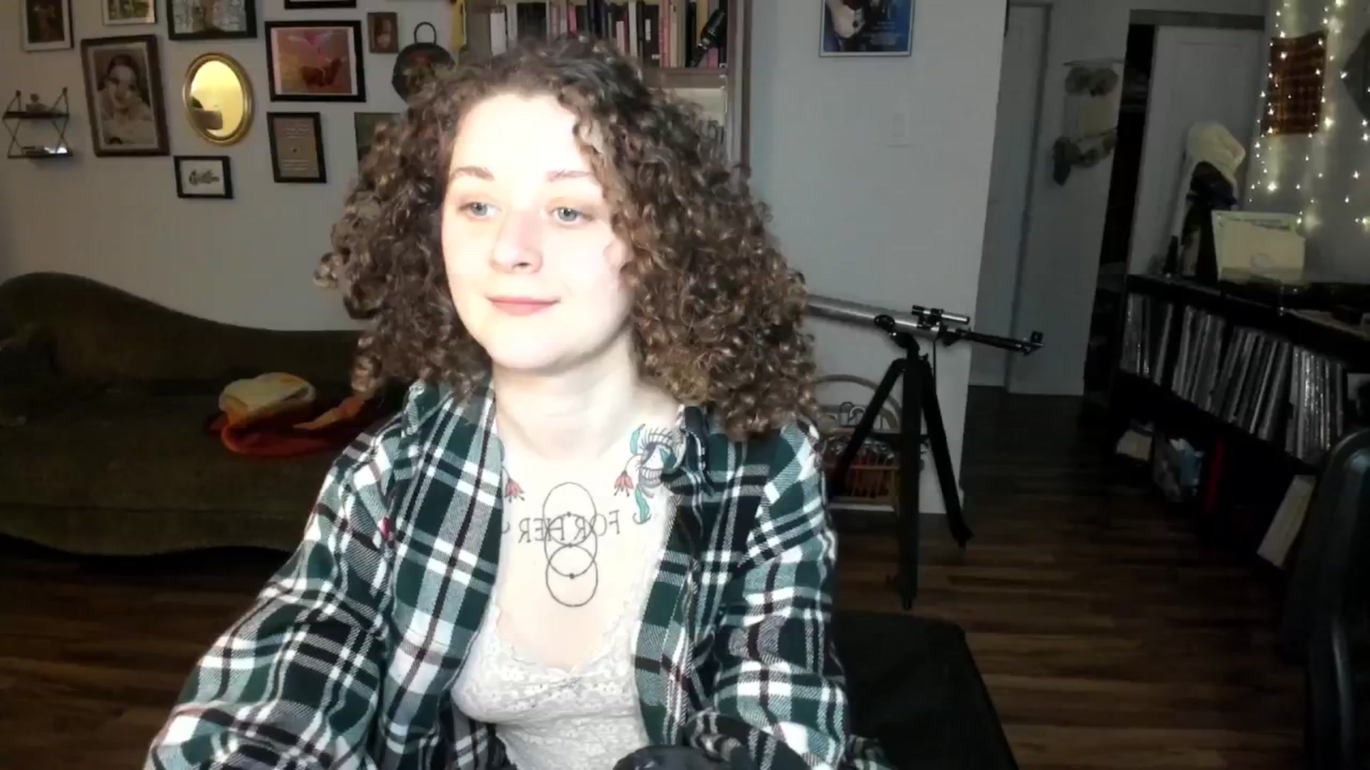 Gallery image thumbnail from PeachyQueen_'s myfreecams stream on, 01/06/2025, 20:45 image 8 of 20