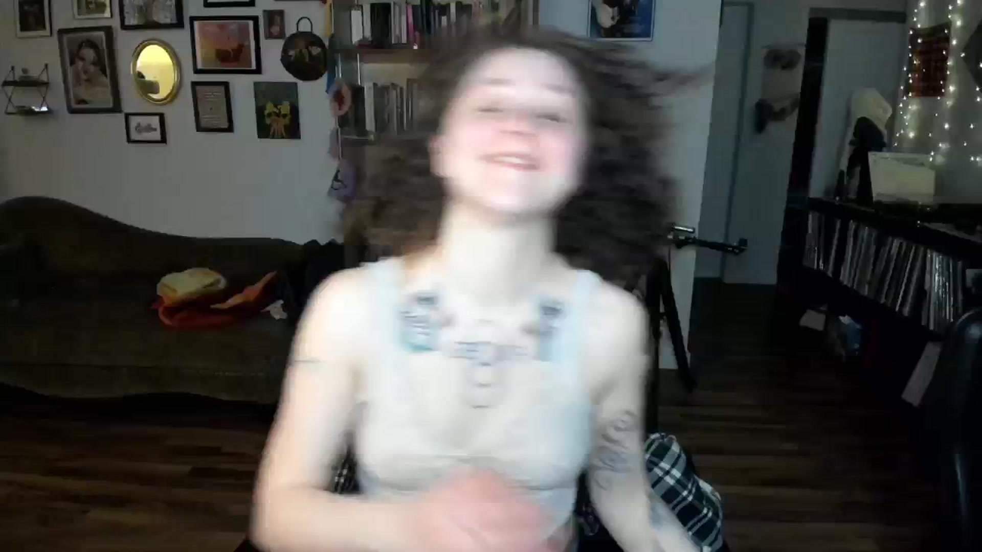 Gallery image thumbnail from PeachyQueen_'s myfreecams stream on, 01/06/2025, 20:45 image 14 of 20