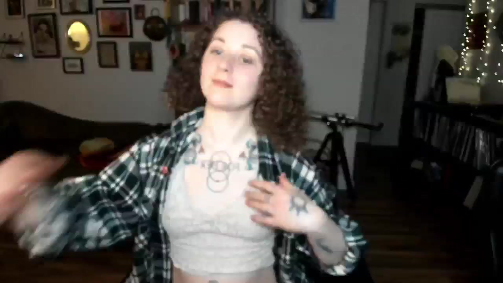 Gallery image thumbnail from PeachyQueen_'s myfreecams stream on, 01/06/2025, 20:45 image 10 of 20