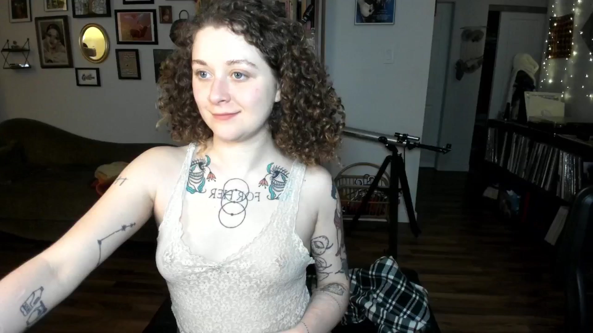 Gallery image thumbnail from PeachyQueen_'s myfreecams stream on, 01/06/2025, 20:45 image 16 of 20
