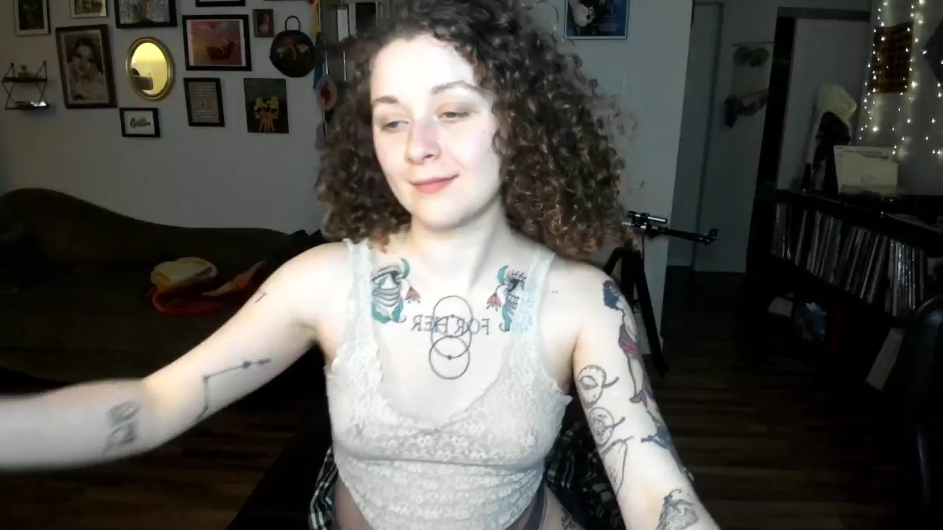 Gallery image thumbnail from PeachyQueen_'s myfreecams stream on, 01/06/2025, 20:45 image 13 of 20