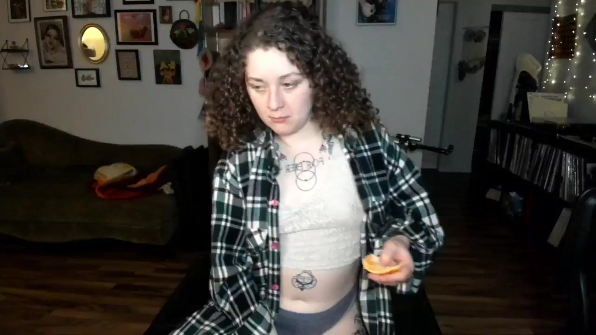 Gallery image thumbnail from PeachyQueen_'s myfreecams stream on, 01/06/2025, 20:45 image 5 of 20
