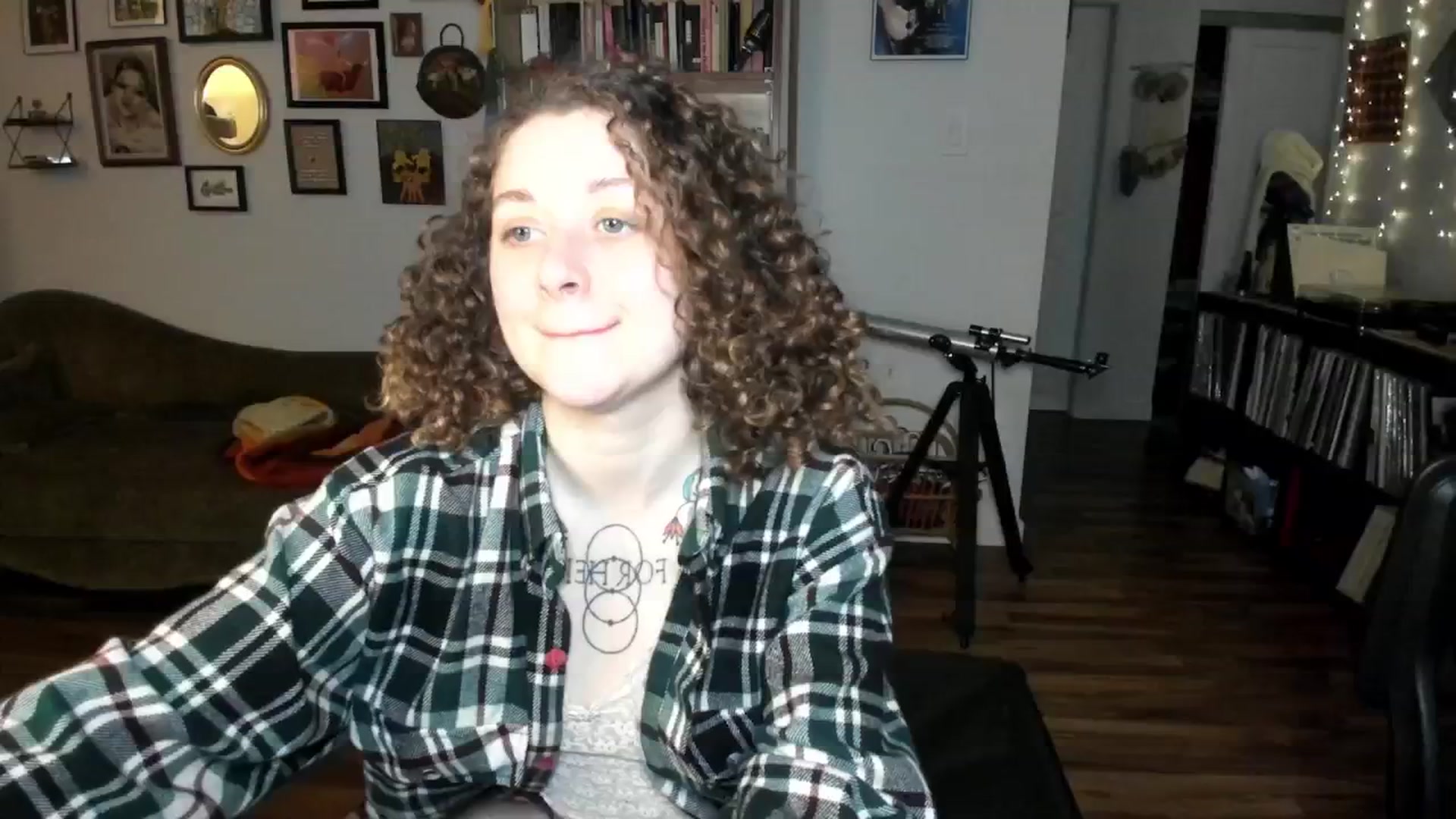 Gallery image thumbnail from PeachyQueen_'s myfreecams stream on, 01/06/2025, 20:45 image 2 of 20