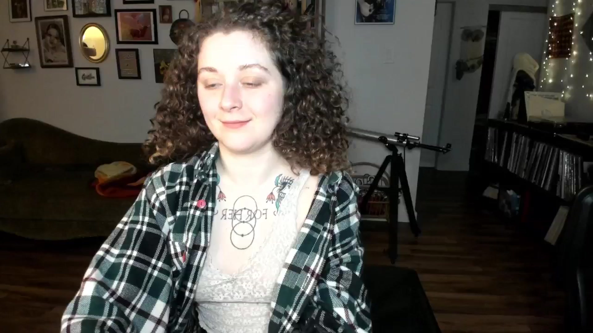 Gallery image thumbnail from PeachyQueen_'s myfreecams stream on, 01/06/2025, 20:45 image 9 of 20
