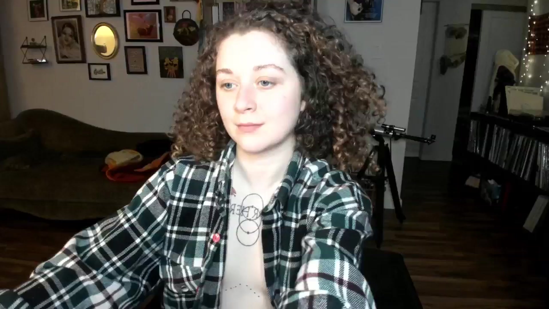Gallery image thumbnail from PeachyQueen_'s myfreecams stream on, 01/06/2025, 22:16 image 11 of 20