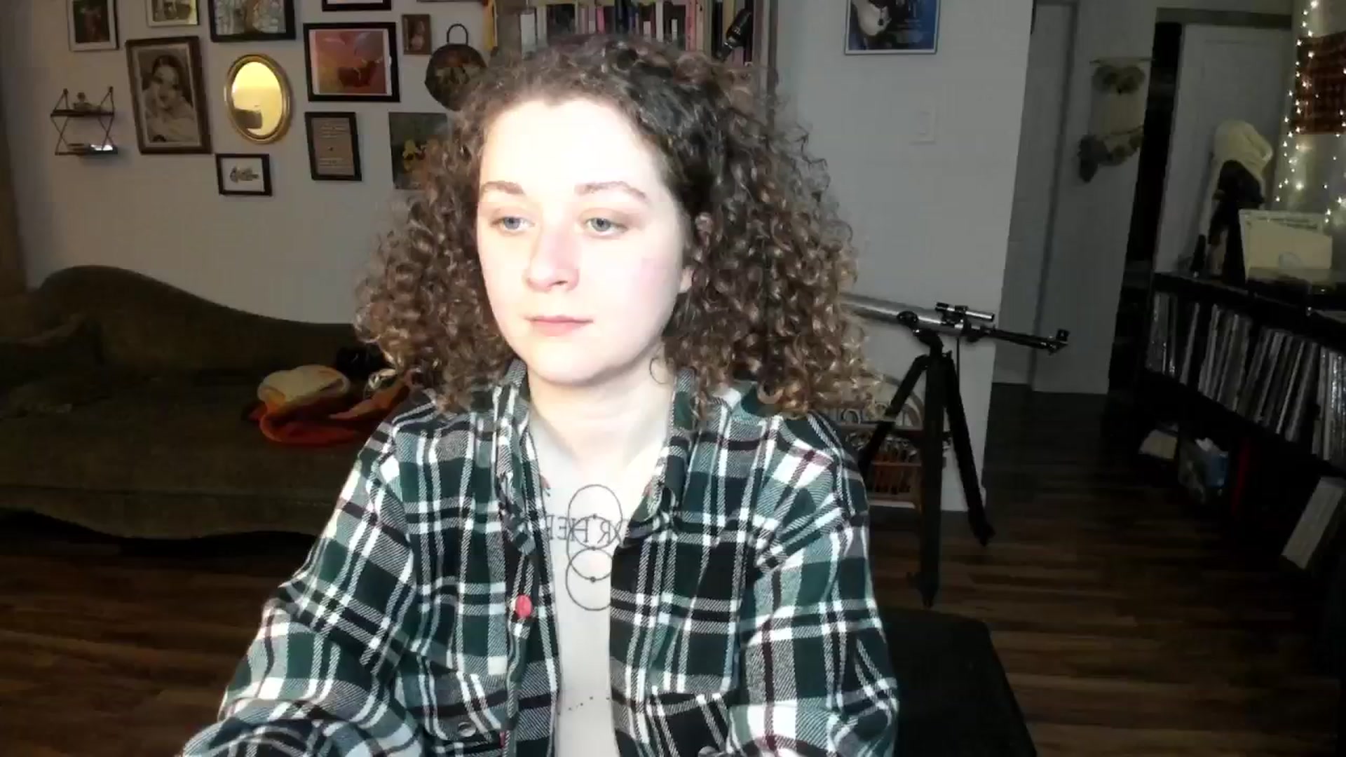 Gallery image thumbnail from PeachyQueen_'s myfreecams stream on, 01/06/2025, 22:16 image 10 of 20