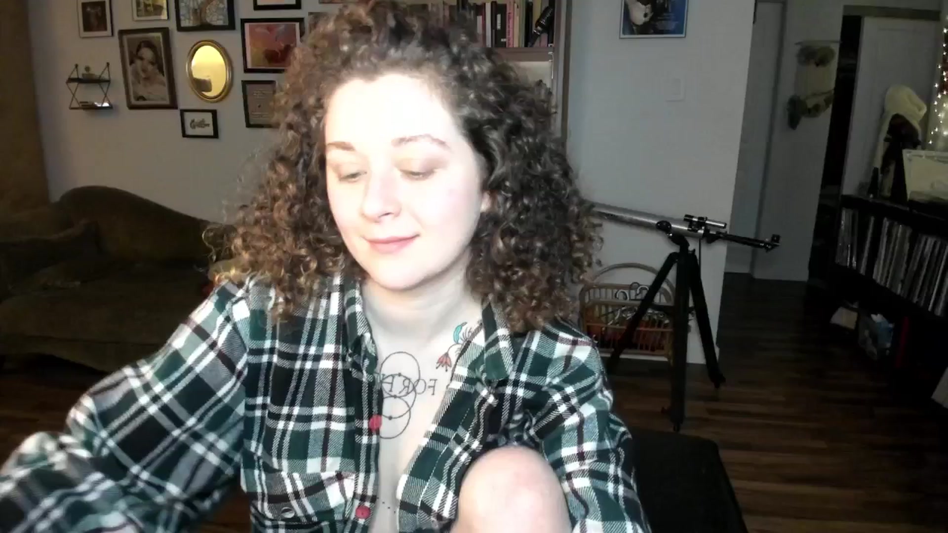 Gallery image thumbnail from PeachyQueen_'s myfreecams stream on, 01/06/2025, 22:16 image 19 of 20