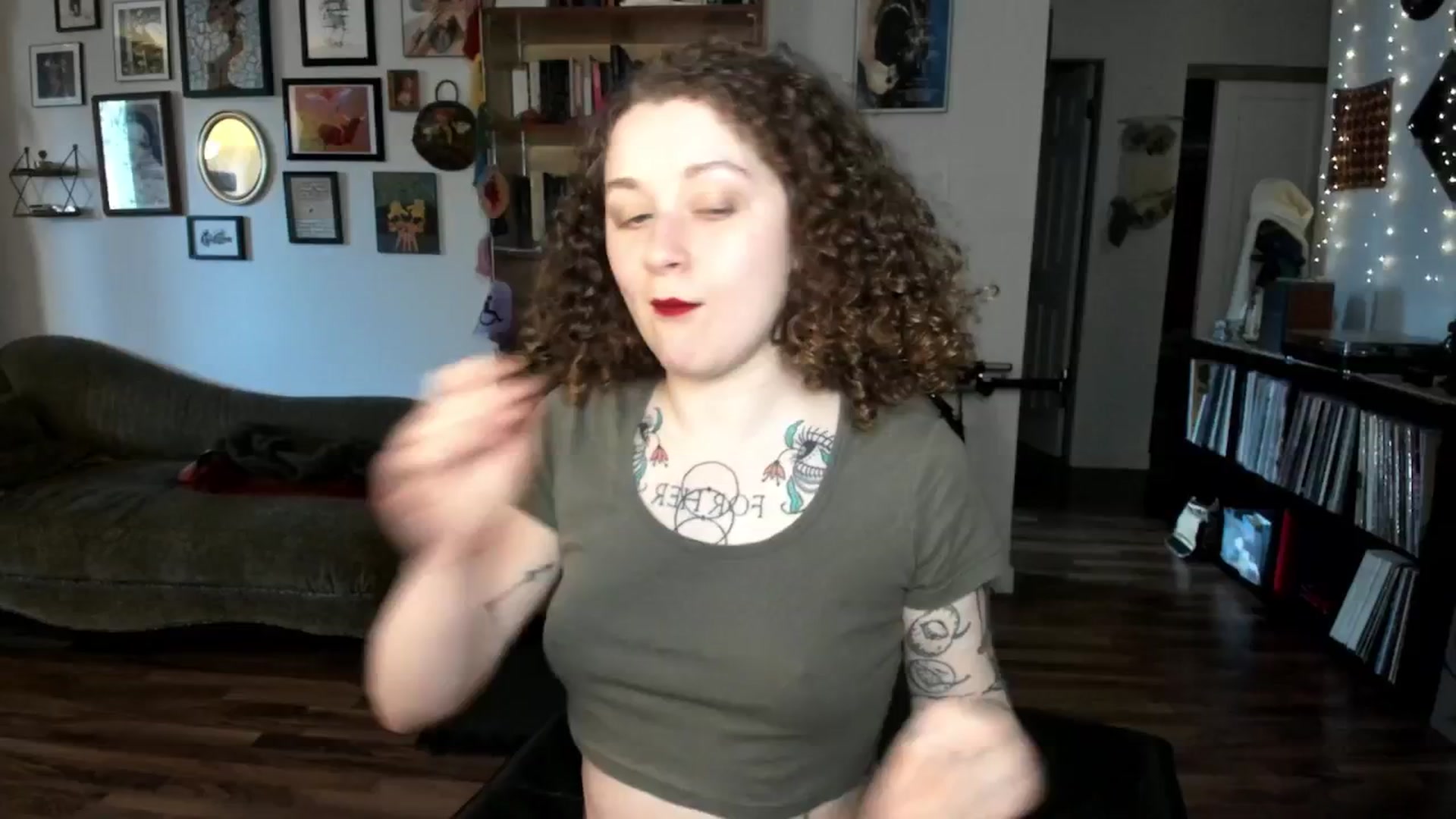 Gallery image thumbnail from PeachyQueen_'s myfreecams stream on, 01/08/2025, 19:57 image 3 of 20