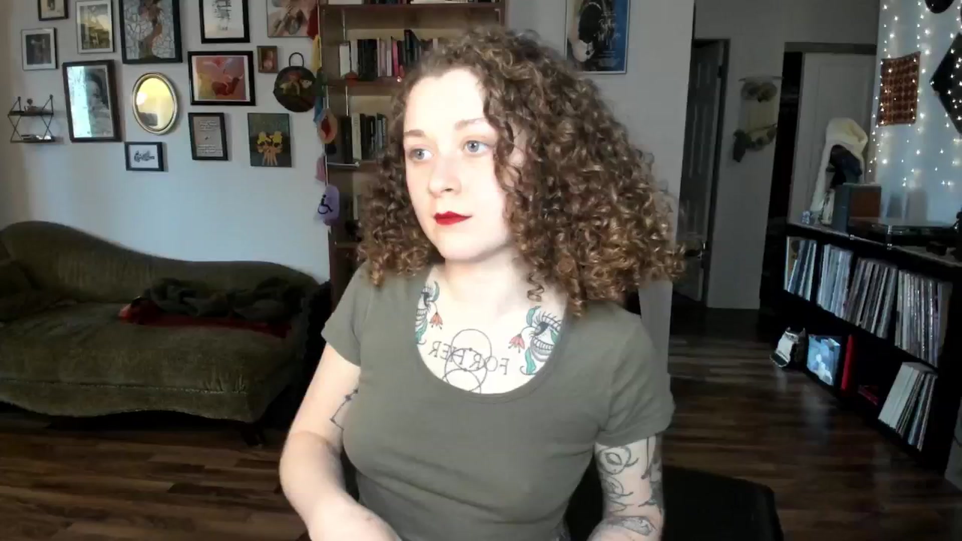 Gallery image thumbnail from PeachyQueen_'s myfreecams stream on, 01/08/2025, 19:57 image 13 of 20