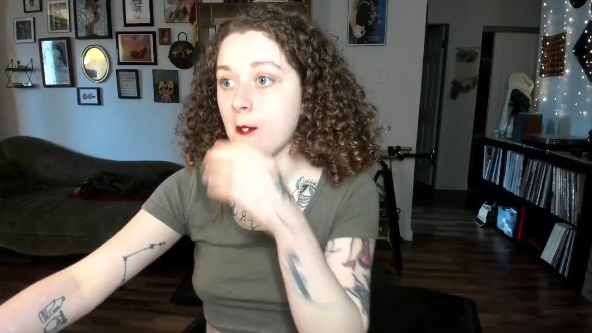 Gallery image thumbnail from PeachyQueen_'s myfreecams stream on, 01/08/2025, 19:57 image 1 of 20