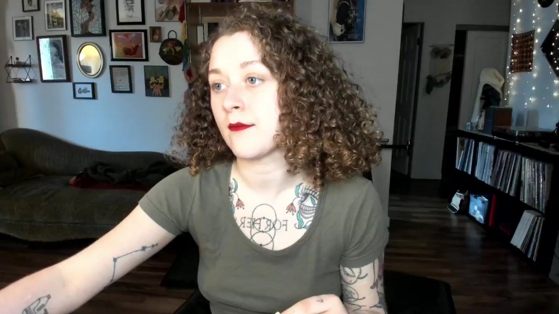 Gallery image thumbnail from PeachyQueen_'s myfreecams stream on, 01/08/2025, 19:57 image 2 of 20