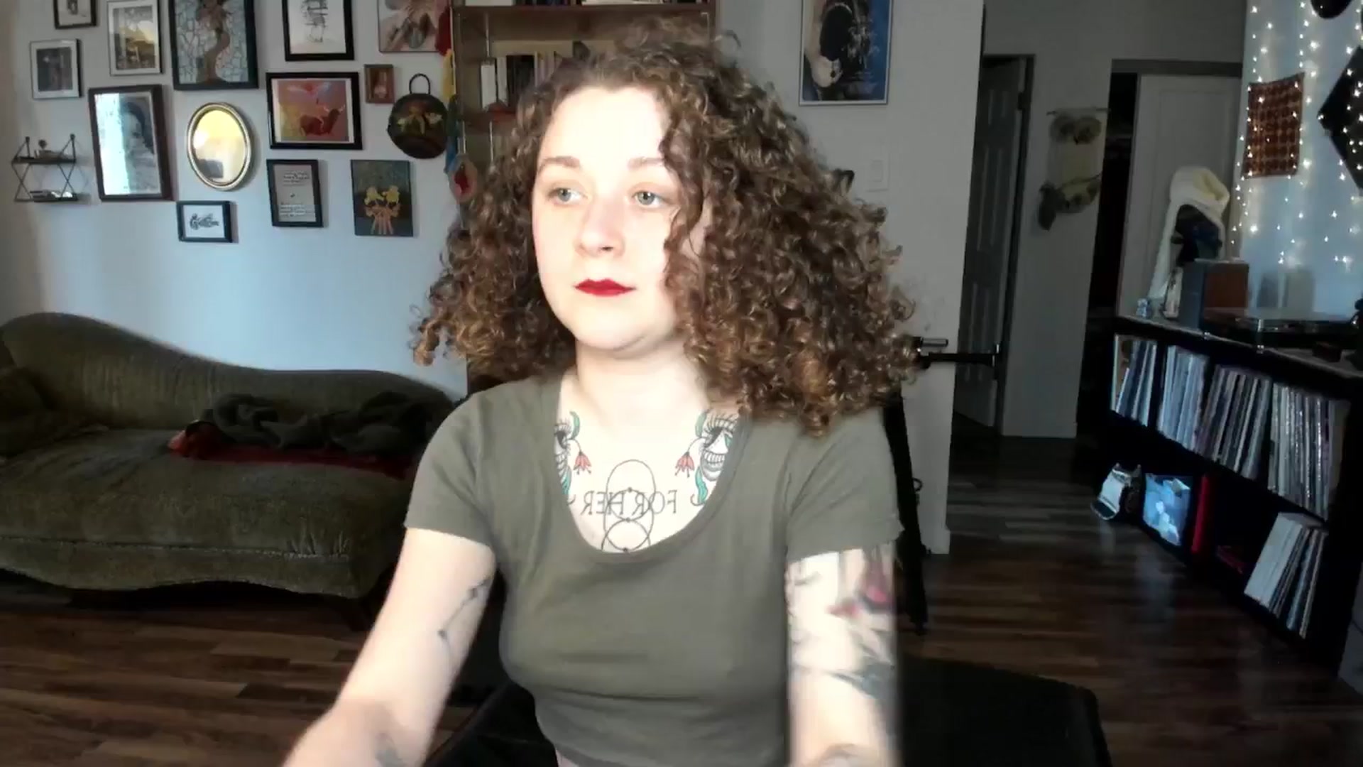 Gallery image thumbnail from PeachyQueen_'s myfreecams stream on, 01/08/2025, 19:57 image 7 of 20