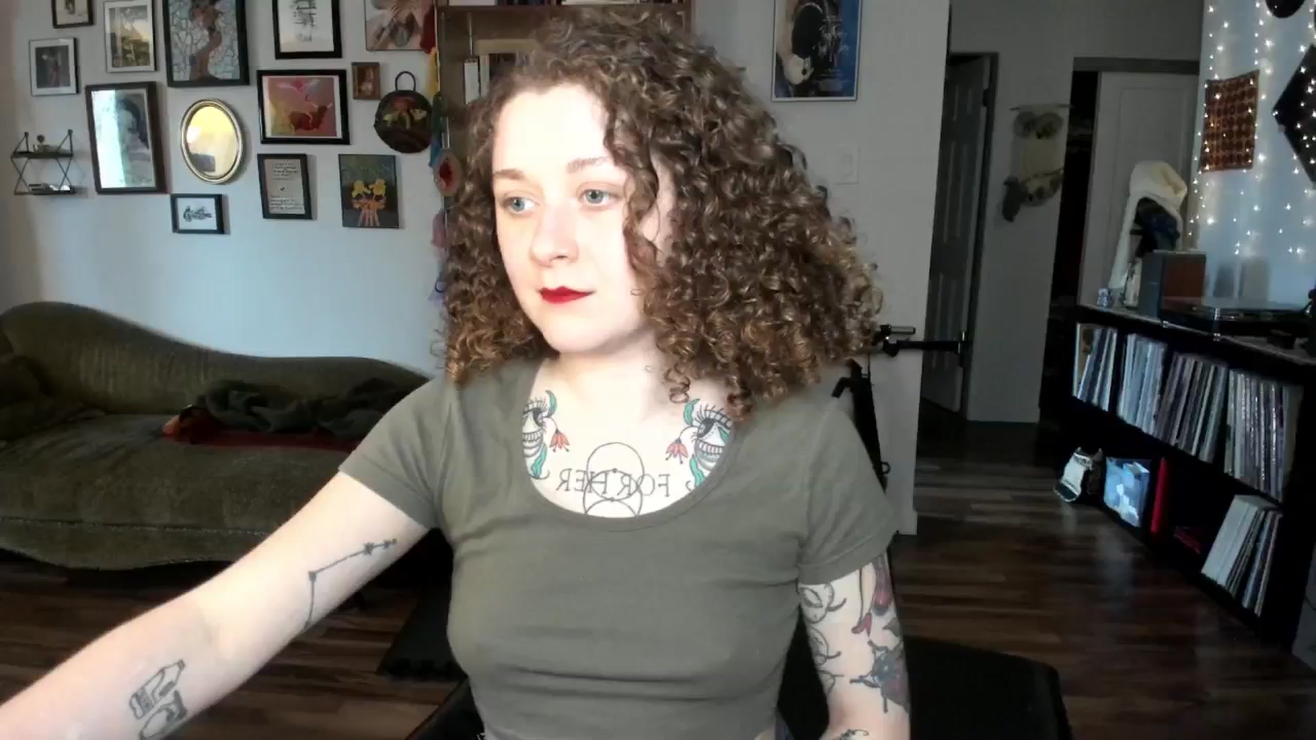 Gallery image thumbnail from PeachyQueen_'s myfreecams stream on, 01/08/2025, 19:57 image 9 of 20
