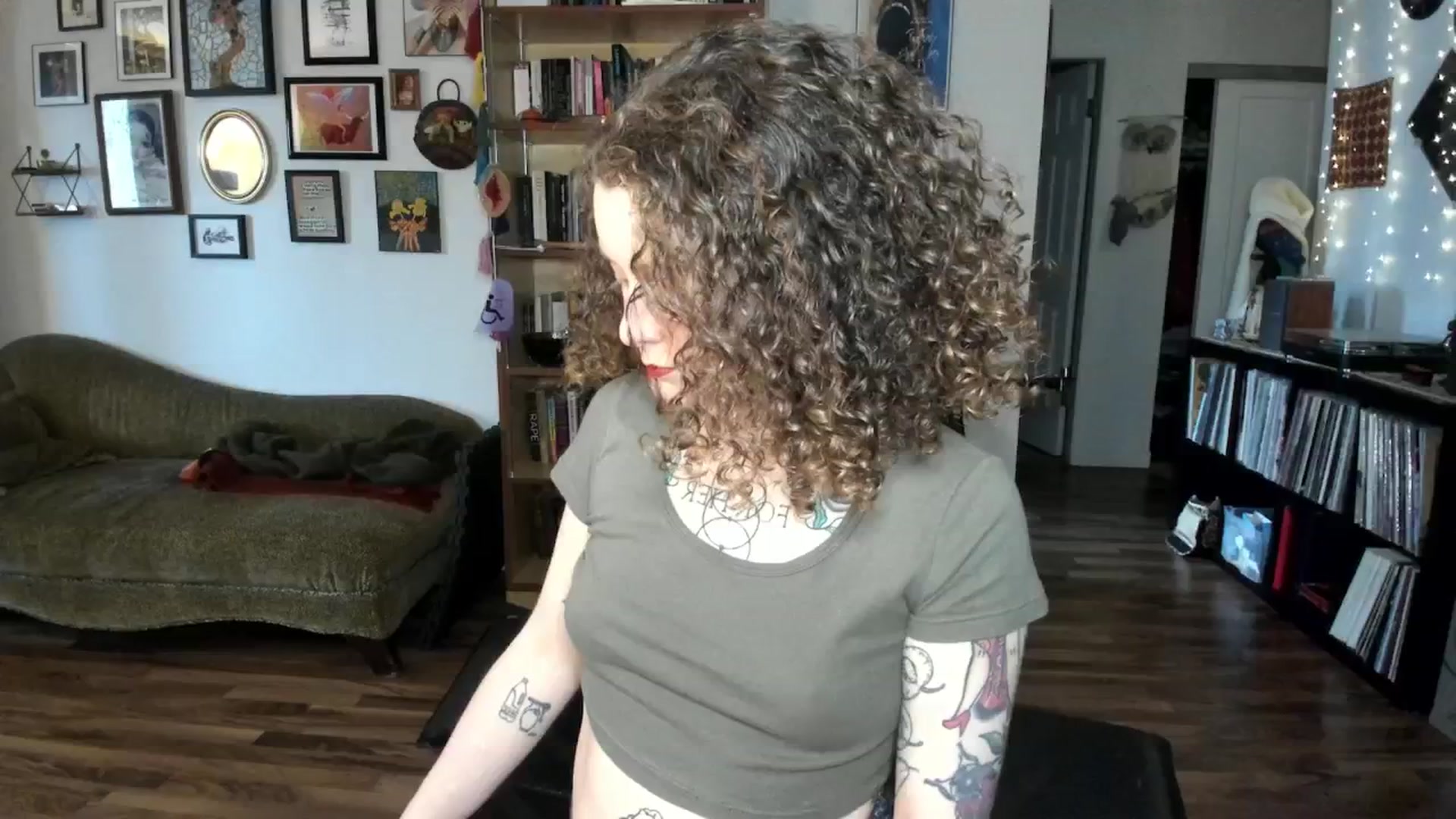 Gallery image thumbnail from PeachyQueen_'s myfreecams stream on, 01/08/2025, 19:57 image 17 of 20
