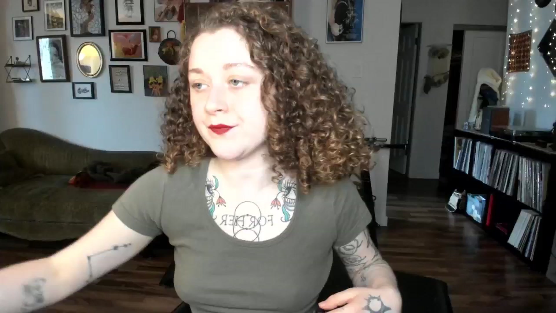 Gallery image thumbnail from PeachyQueen_'s myfreecams stream on, 01/08/2025, 19:57 image 12 of 20