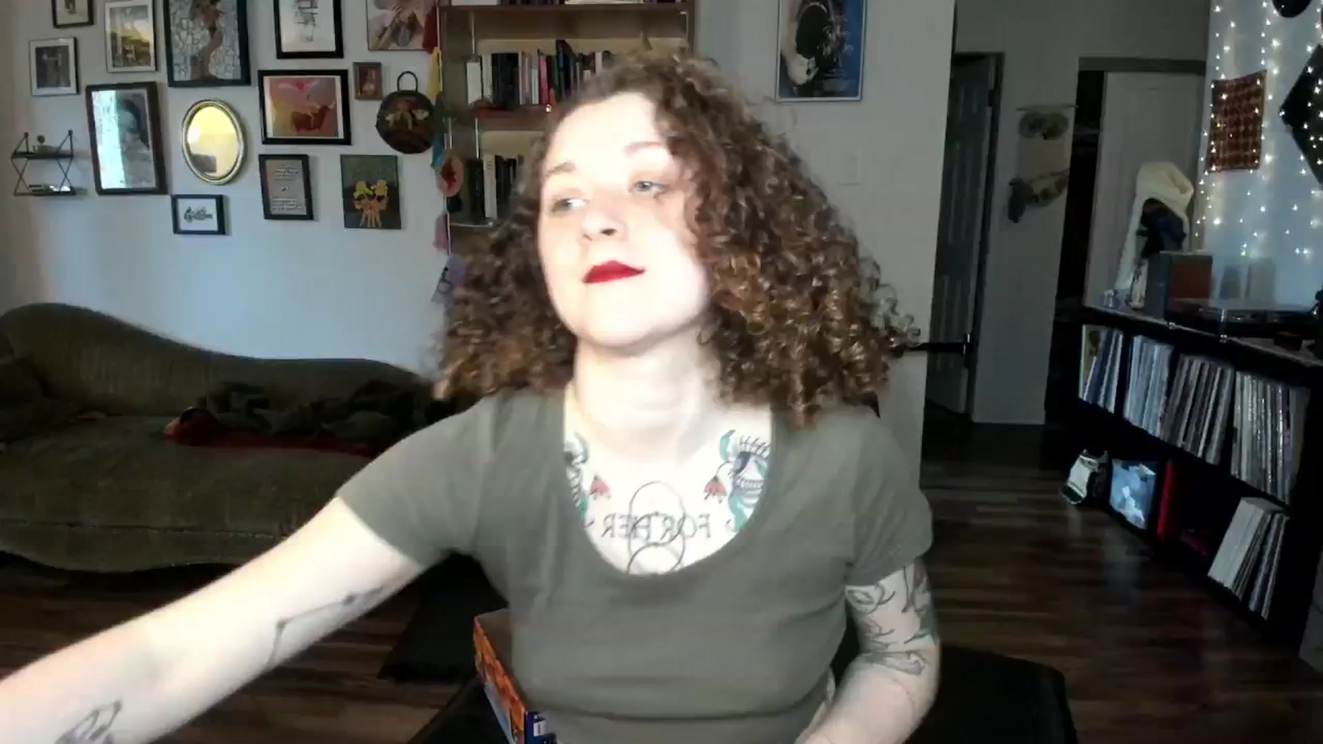 Gallery image thumbnail from PeachyQueen_'s myfreecams stream on, 01/08/2025, 19:57 image 18 of 20