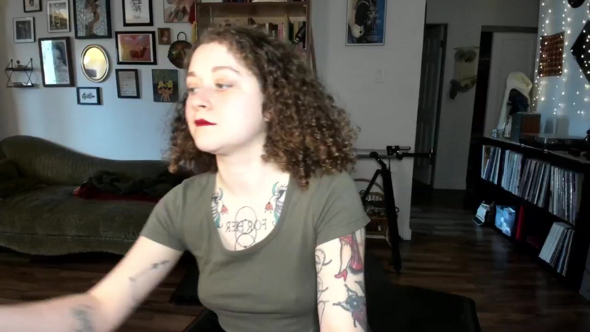 Gallery image thumbnail from PeachyQueen_'s myfreecams stream on, 01/08/2025, 19:57 image 6 of 20