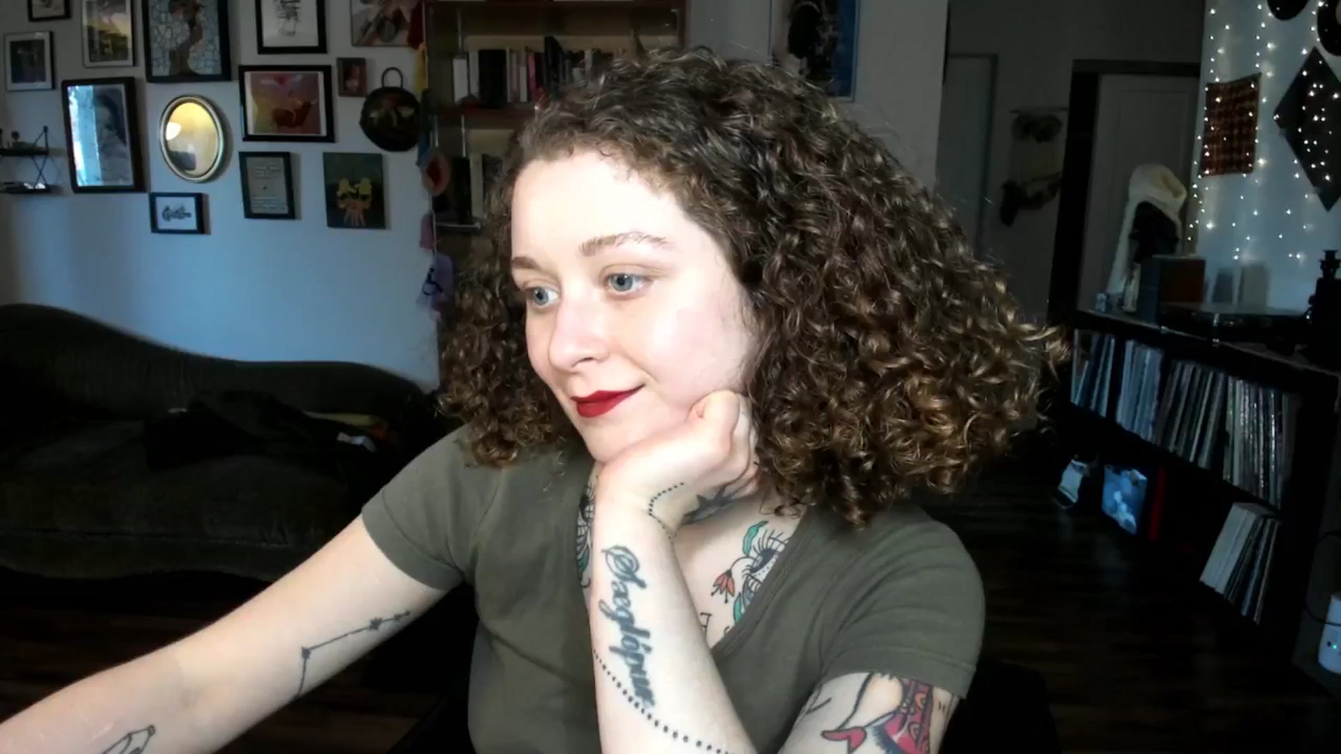 Gallery image thumbnail from PeachyQueen_'s myfreecams stream on, 01/08/2025, 21:27 image 11 of 20