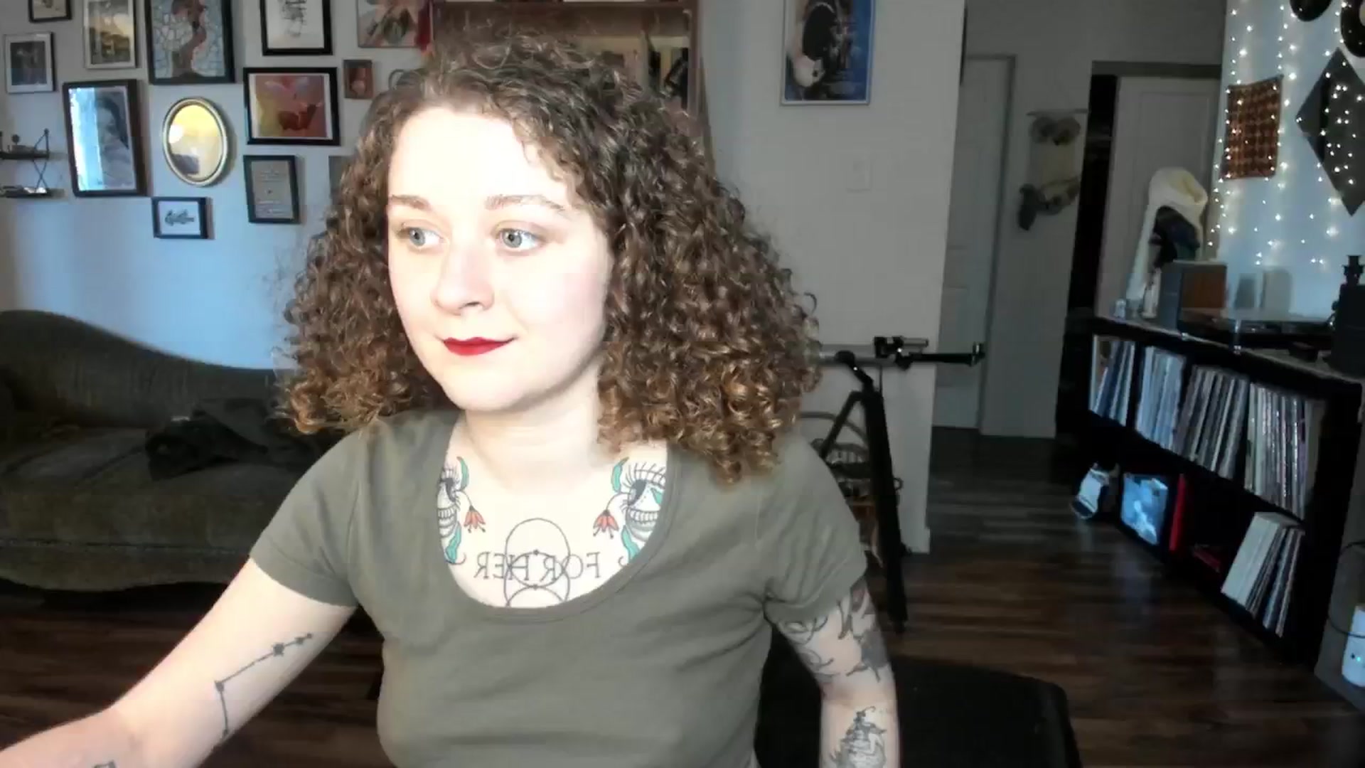 Gallery image thumbnail from PeachyQueen_'s myfreecams stream on, 01/08/2025, 21:27 image 7 of 20