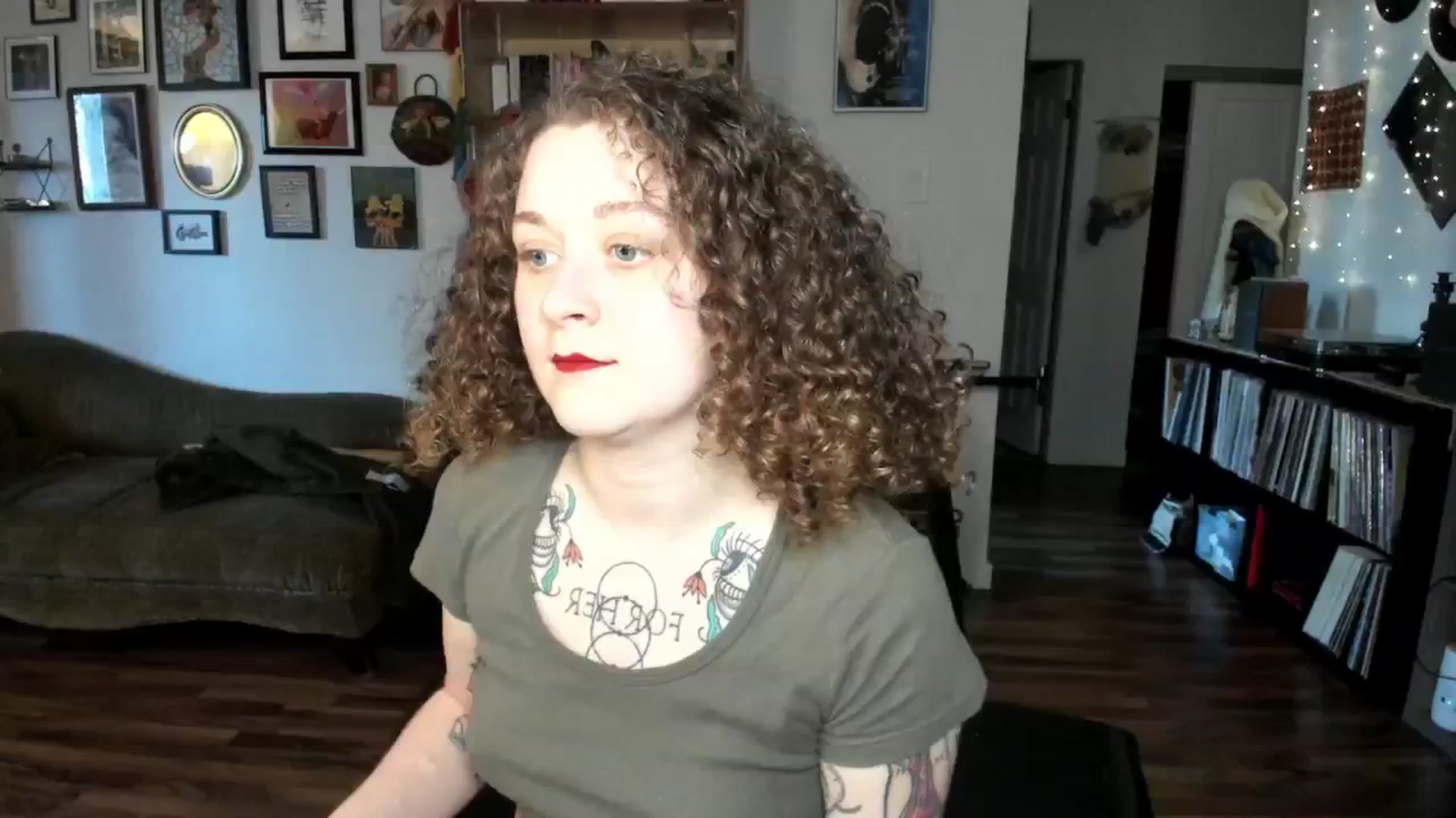Gallery image thumbnail from PeachyQueen_'s myfreecams stream on, 01/08/2025, 21:27 image 6 of 20