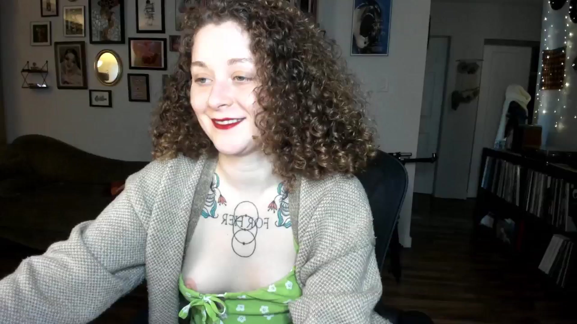 Gallery image thumbnail from PeachyQueen_'s myfreecams stream on, 01/09/2025, 22:08 image 2 of 20