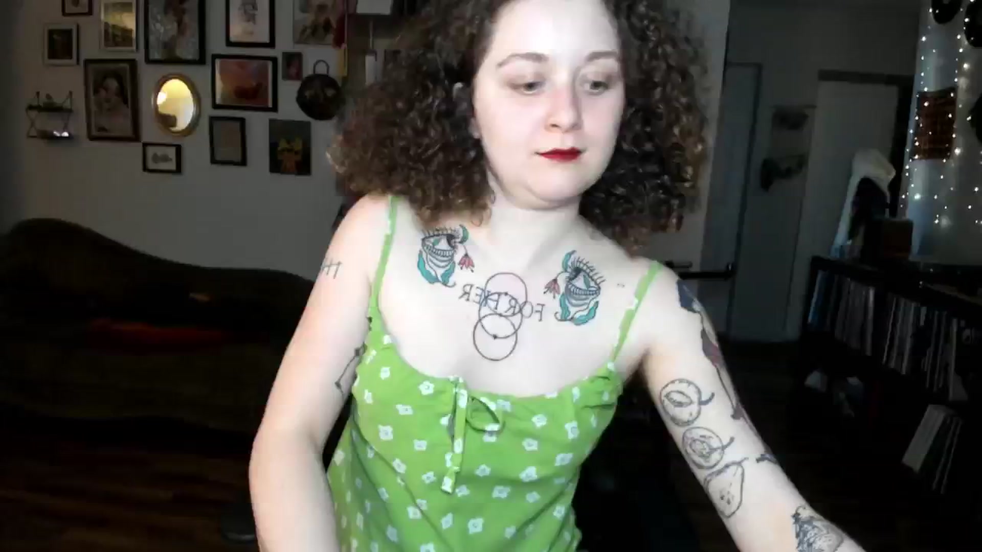 Gallery image thumbnail from PeachyQueen_'s myfreecams stream on, 01/09/2025, 22:08 image 10 of 20