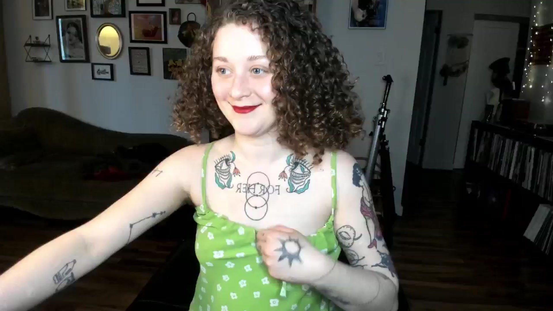 Gallery image thumbnail from PeachyQueen_'s myfreecams stream on, 01/27/2025, 22:27 image 18 of 20