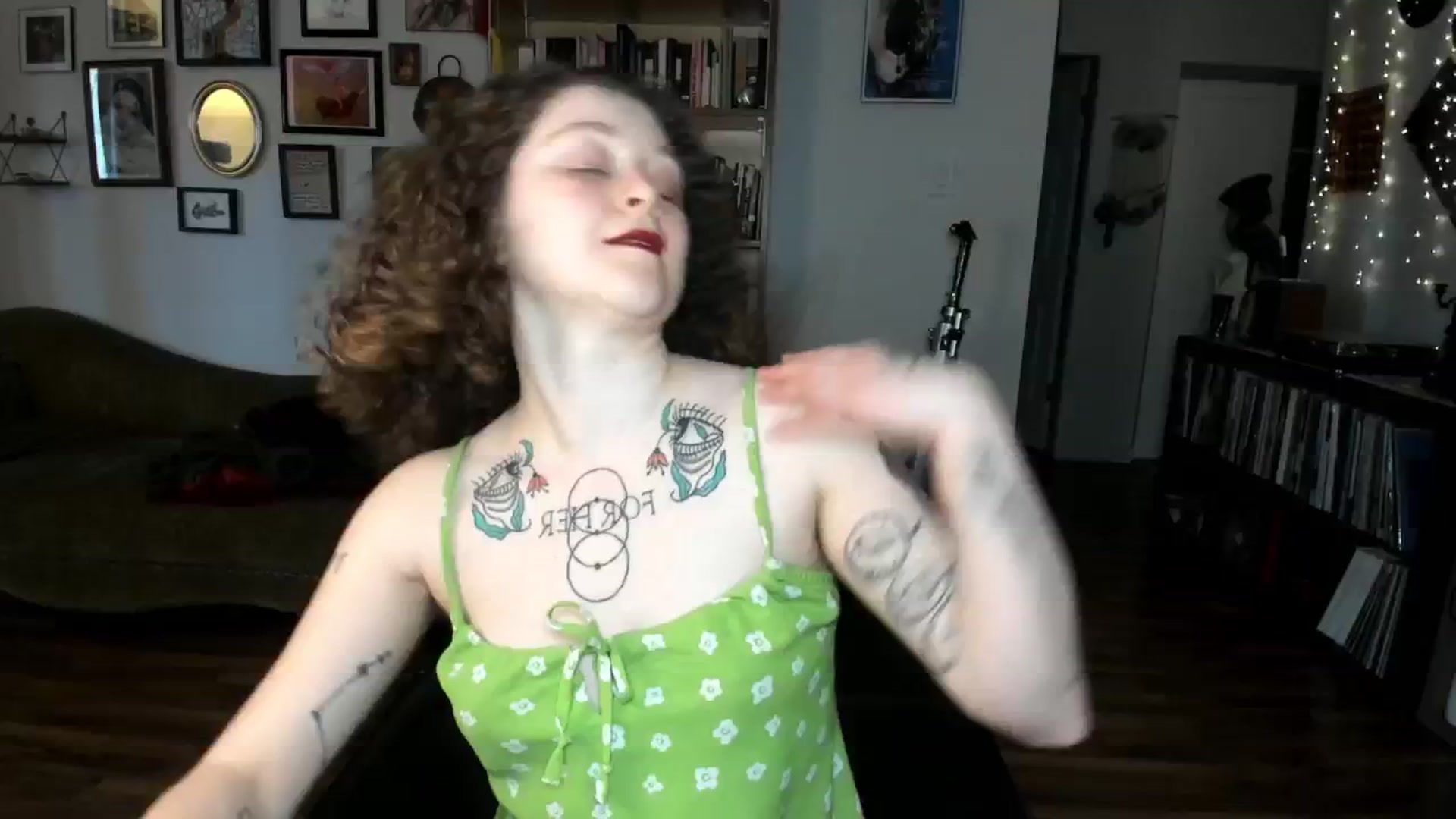 Gallery image thumbnail from PeachyQueen_'s myfreecams stream on, 01/27/2025, 22:27 image 4 of 20