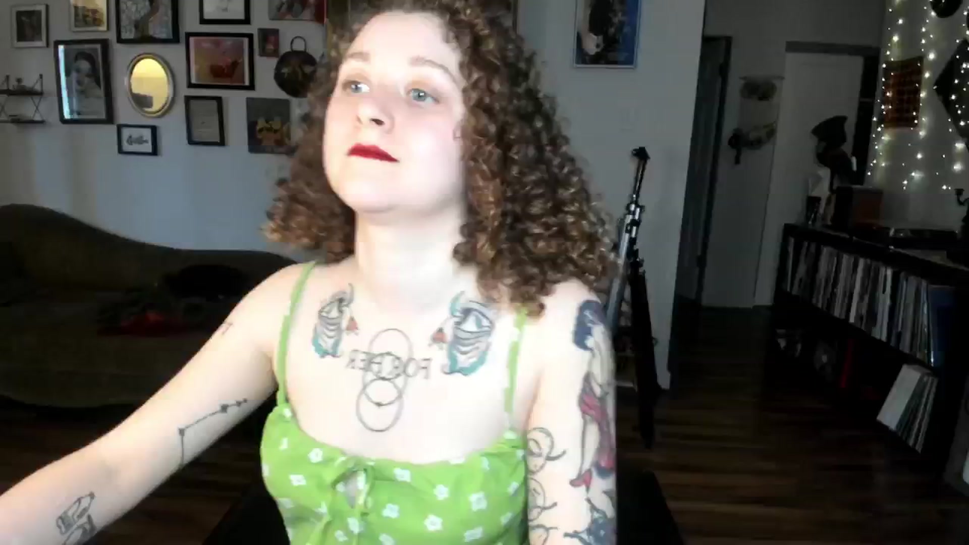 Gallery image thumbnail from PeachyQueen_'s myfreecams stream on, 01/27/2025, 22:27 image 9 of 20