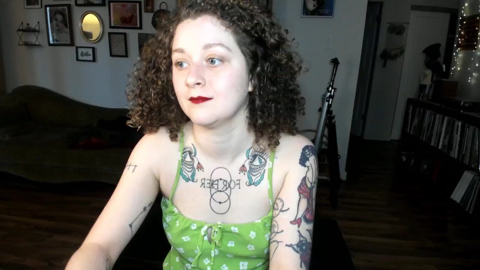 Gallery image thumbnail from PeachyQueen_'s myfreecams stream on, 01/27/2025, 22:27 image 15 of 20