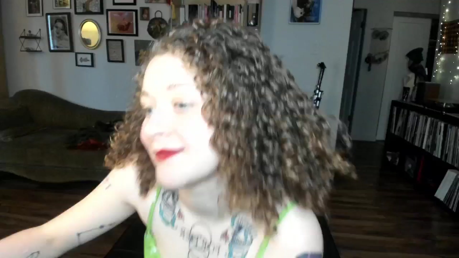 Gallery image thumbnail from PeachyQueen_'s myfreecams stream on, 01/27/2025, 22:27 image 17 of 20