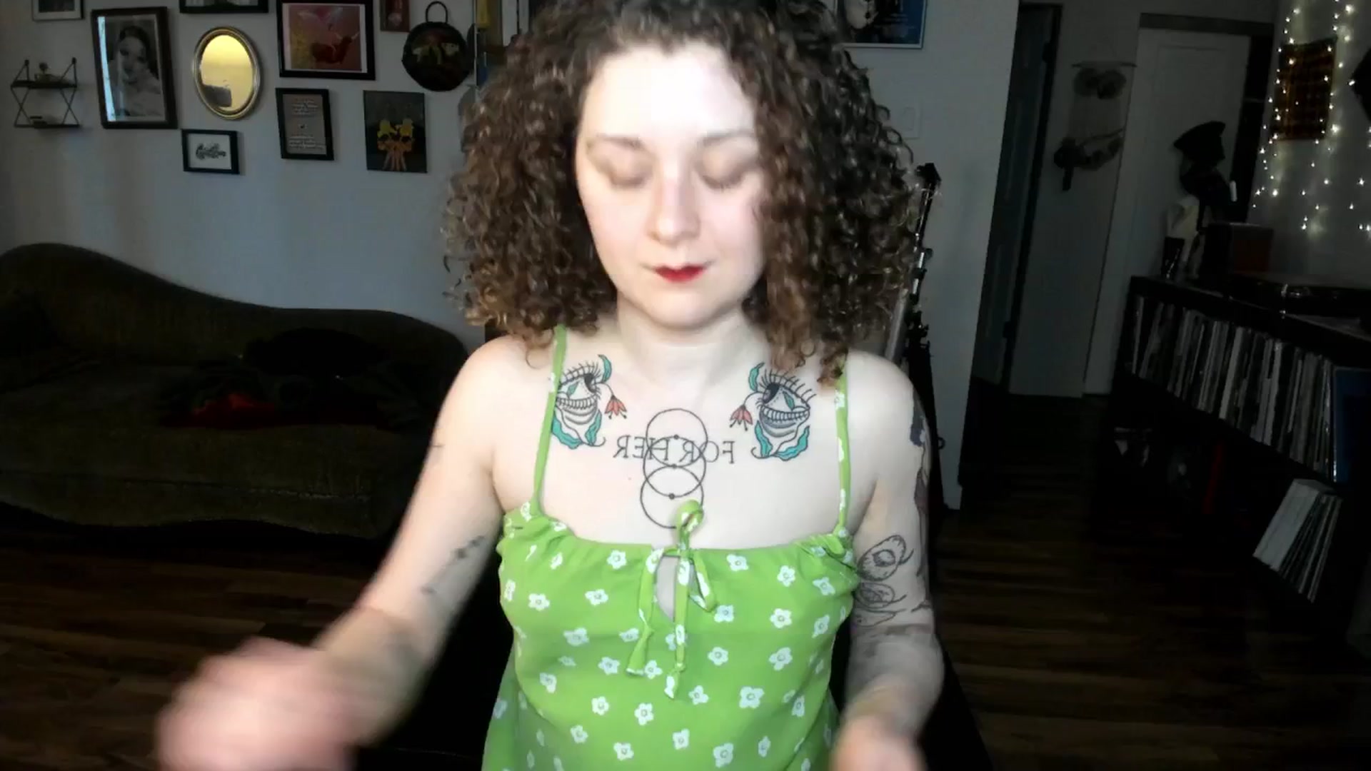 Gallery image thumbnail from PeachyQueen_'s myfreecams stream on, 01/27/2025, 22:27 image 12 of 20