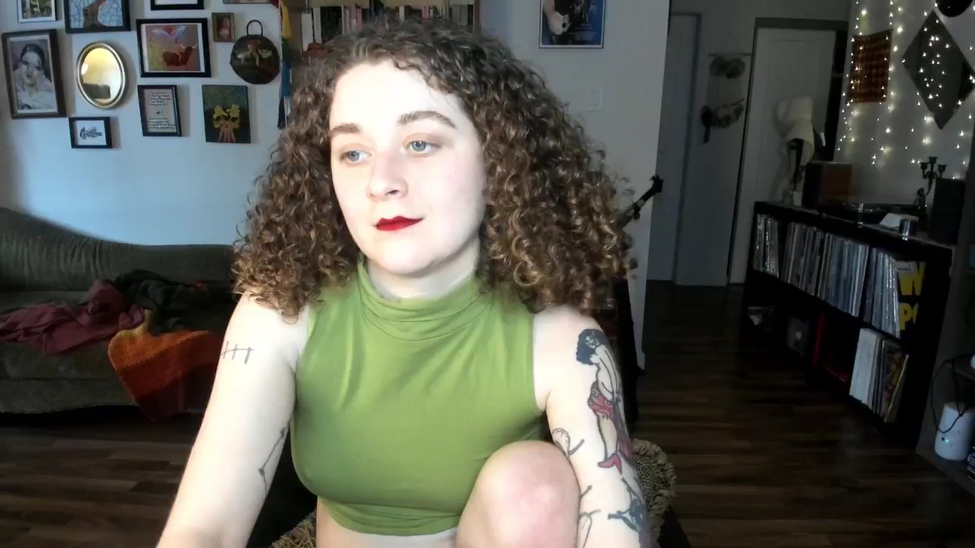 Gallery image thumbnail from PeachyQueen_'s myfreecams stream on, 02/05/2025, 21:50 image 13 of 20