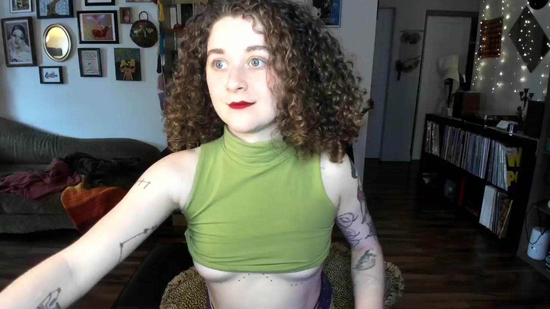 Gallery image thumbnail from PeachyQueen_'s myfreecams stream on, 02/05/2025, 21:50 image 10 of 20
