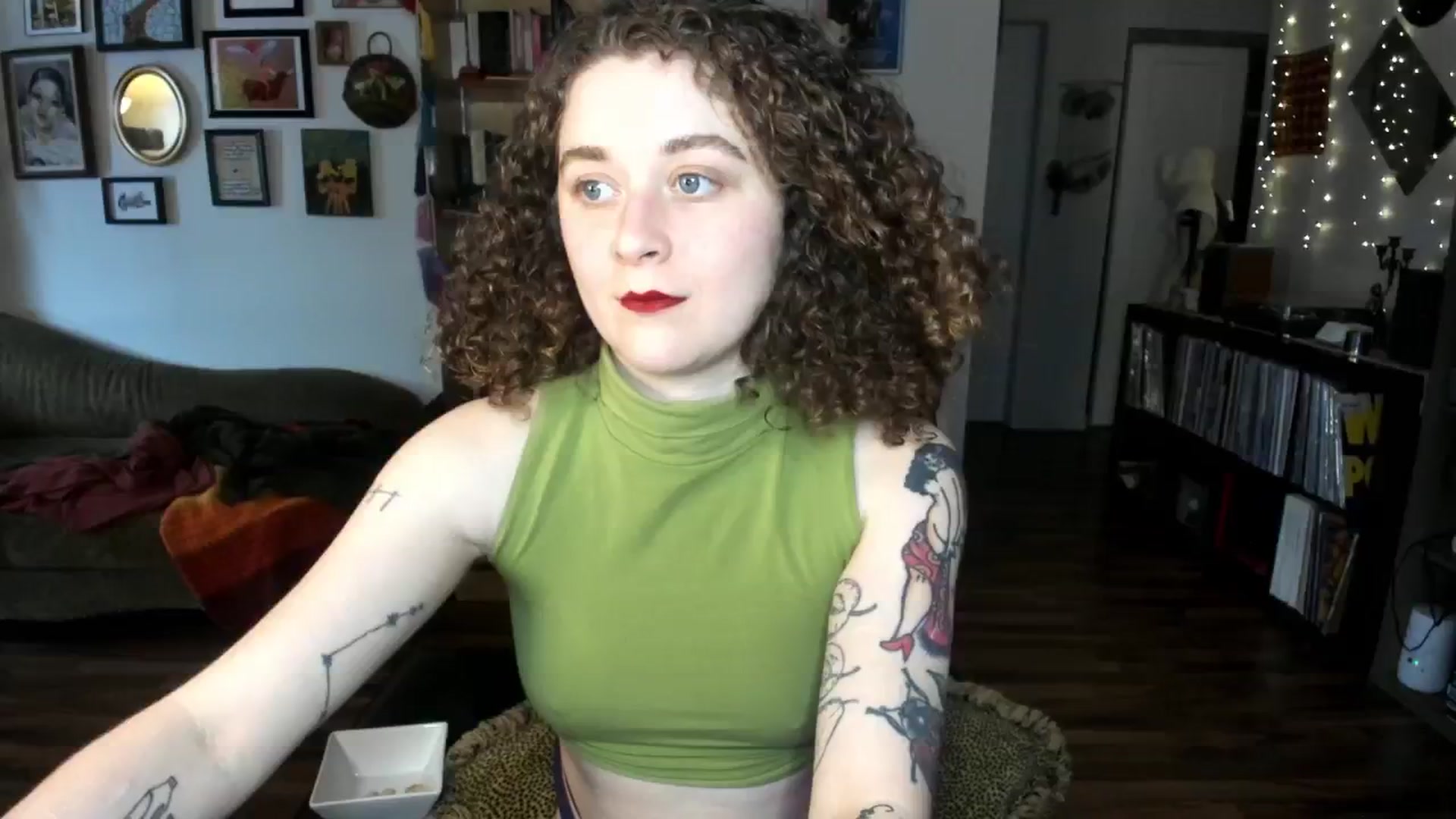 Gallery image thumbnail from PeachyQueen_'s myfreecams stream on, 02/05/2025, 21:50 image 8 of 20