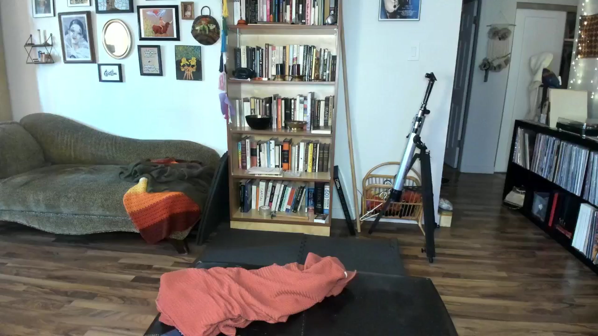 Gallery image thumbnail from PeachyQueen_'s myfreecams stream on, 02/06/2025, 20:26 image 4 of 20